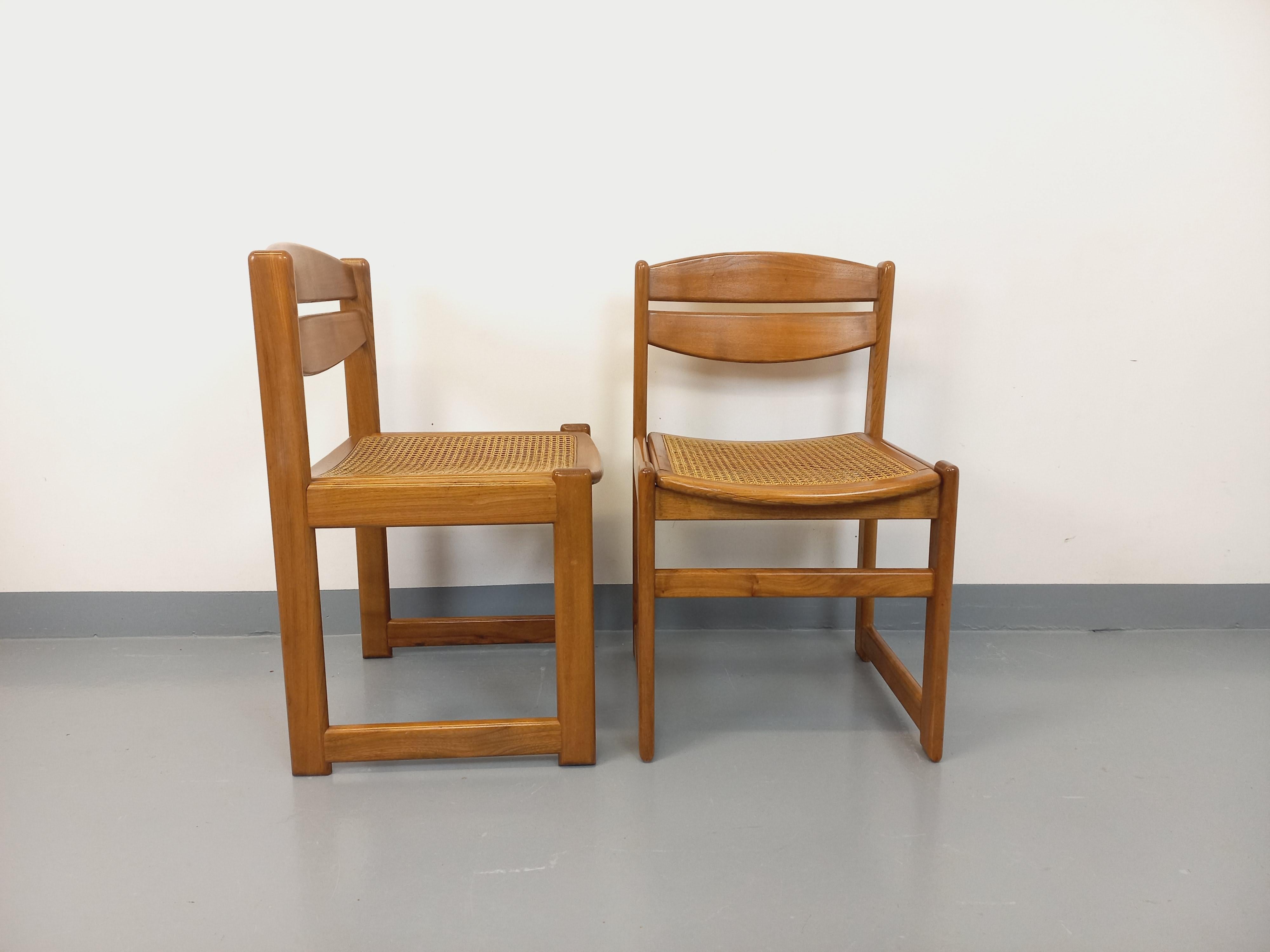 Legno Coppia di chaise traîneau vintage in bois de hêtre e cannage degli anni 70 80 in vendita