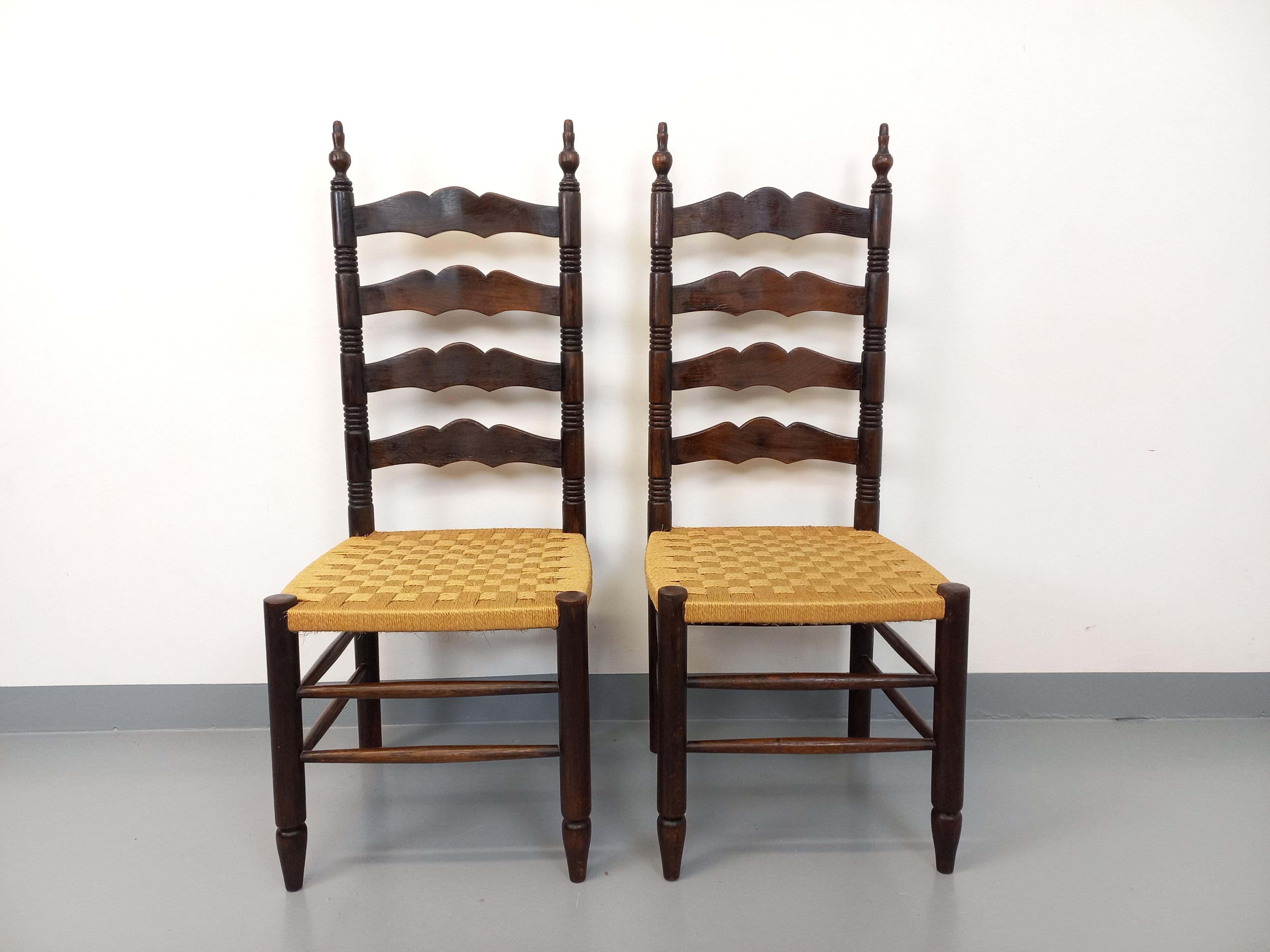 Paare von Liegen im Vintage Arts & Craft Stil Antonio's aus Holz im Angebot 4