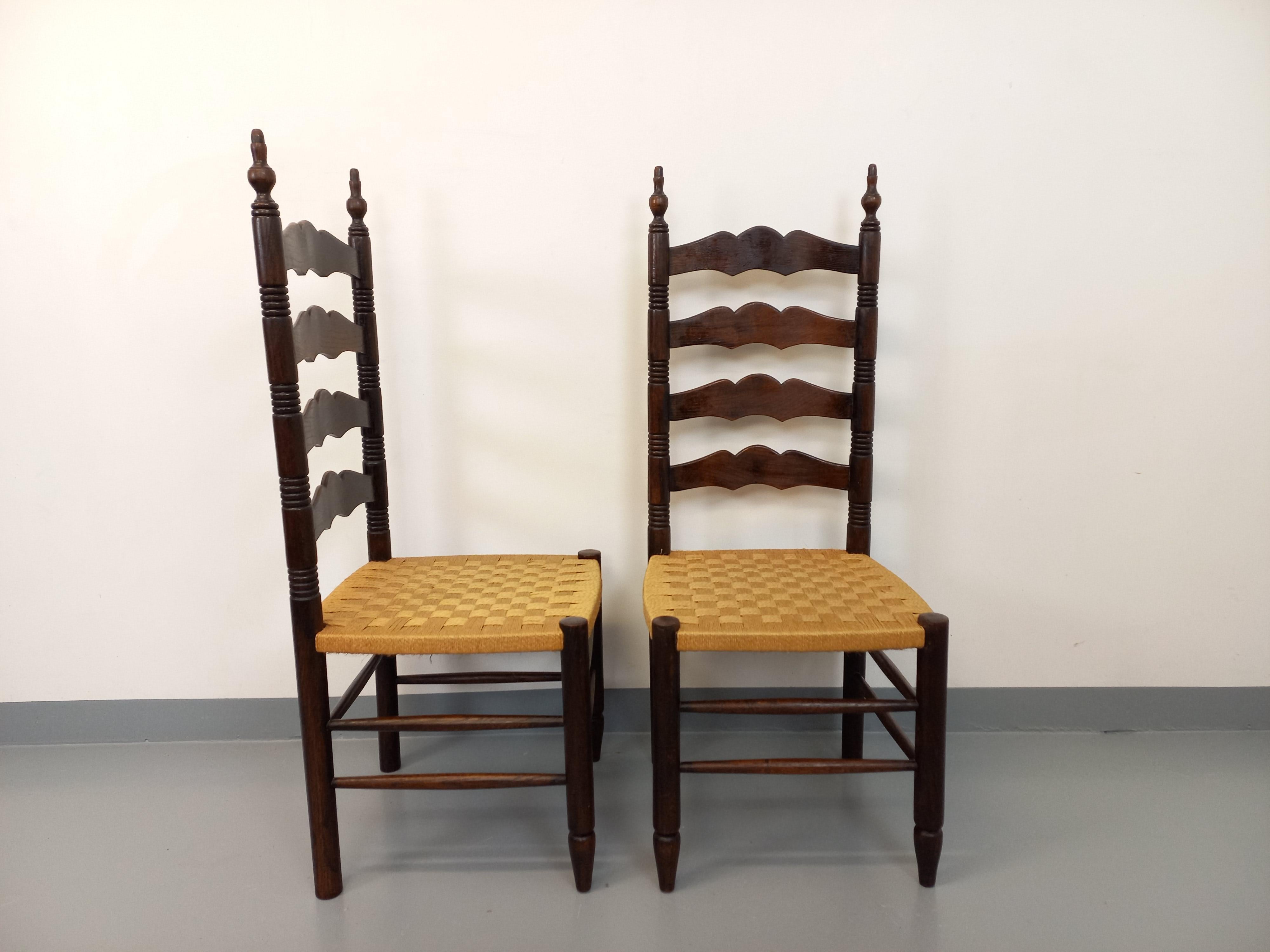Paare von Liegen im Vintage Arts & Craft Stil Antonio's aus Holz im Zustand „Gut“ im Angebot in BESANÇON, FR