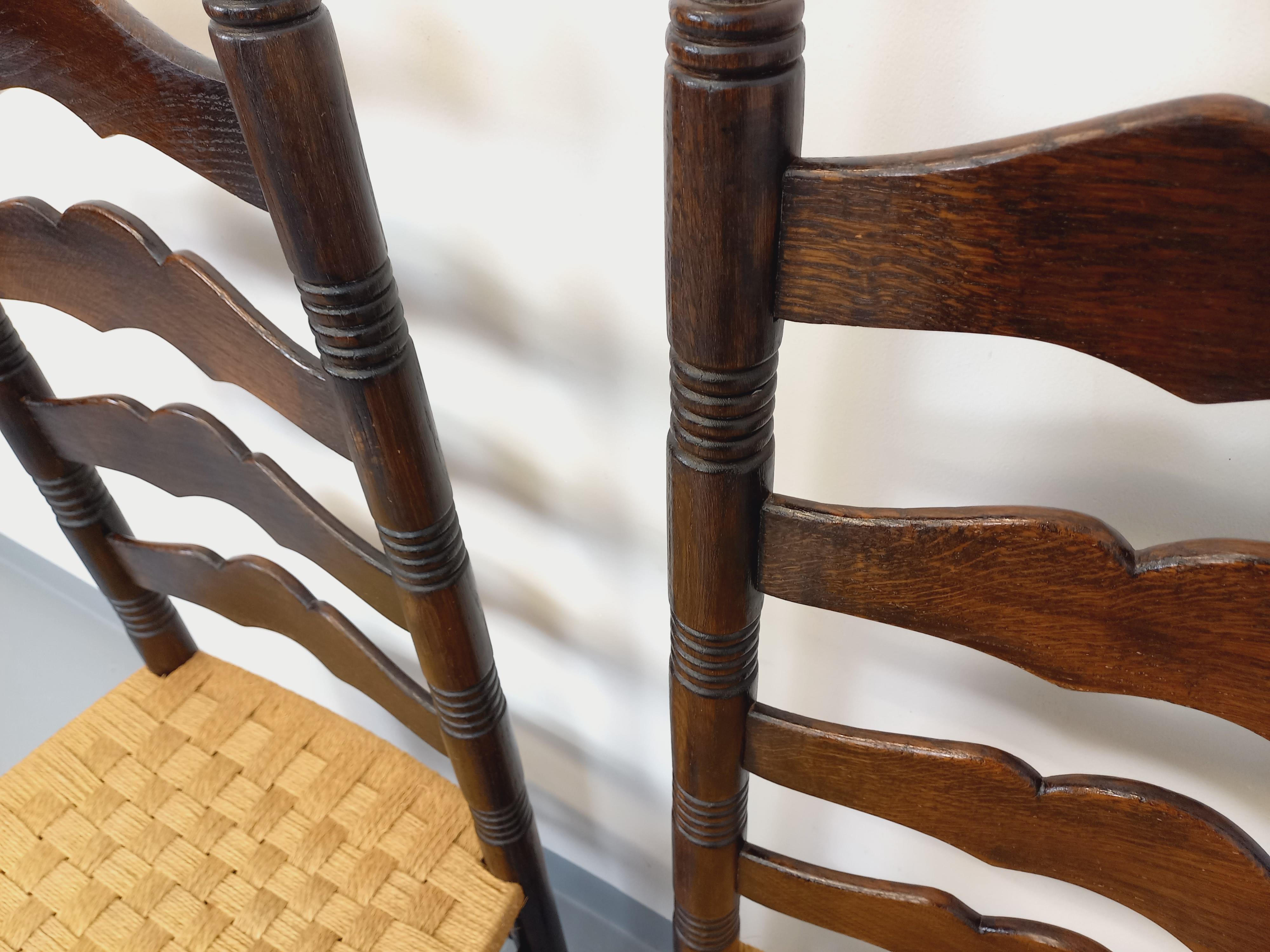 Paare von Liegen im Vintage Arts & Craft Stil Antonio's aus Holz (Mitte des 20. Jahrhunderts) im Angebot