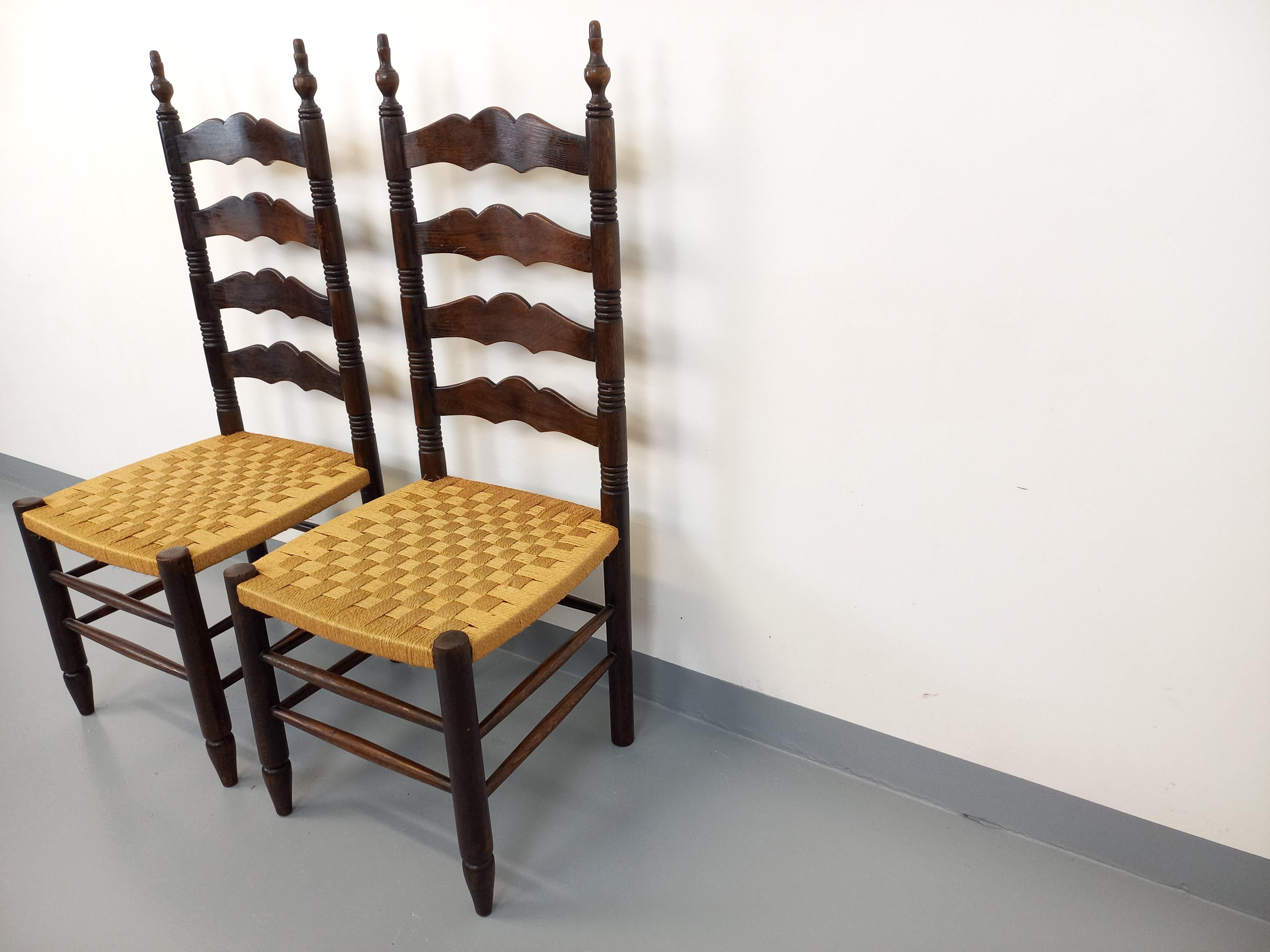 Paare von Liegen im Vintage Arts & Craft Stil Antonio's aus Holz im Angebot 3