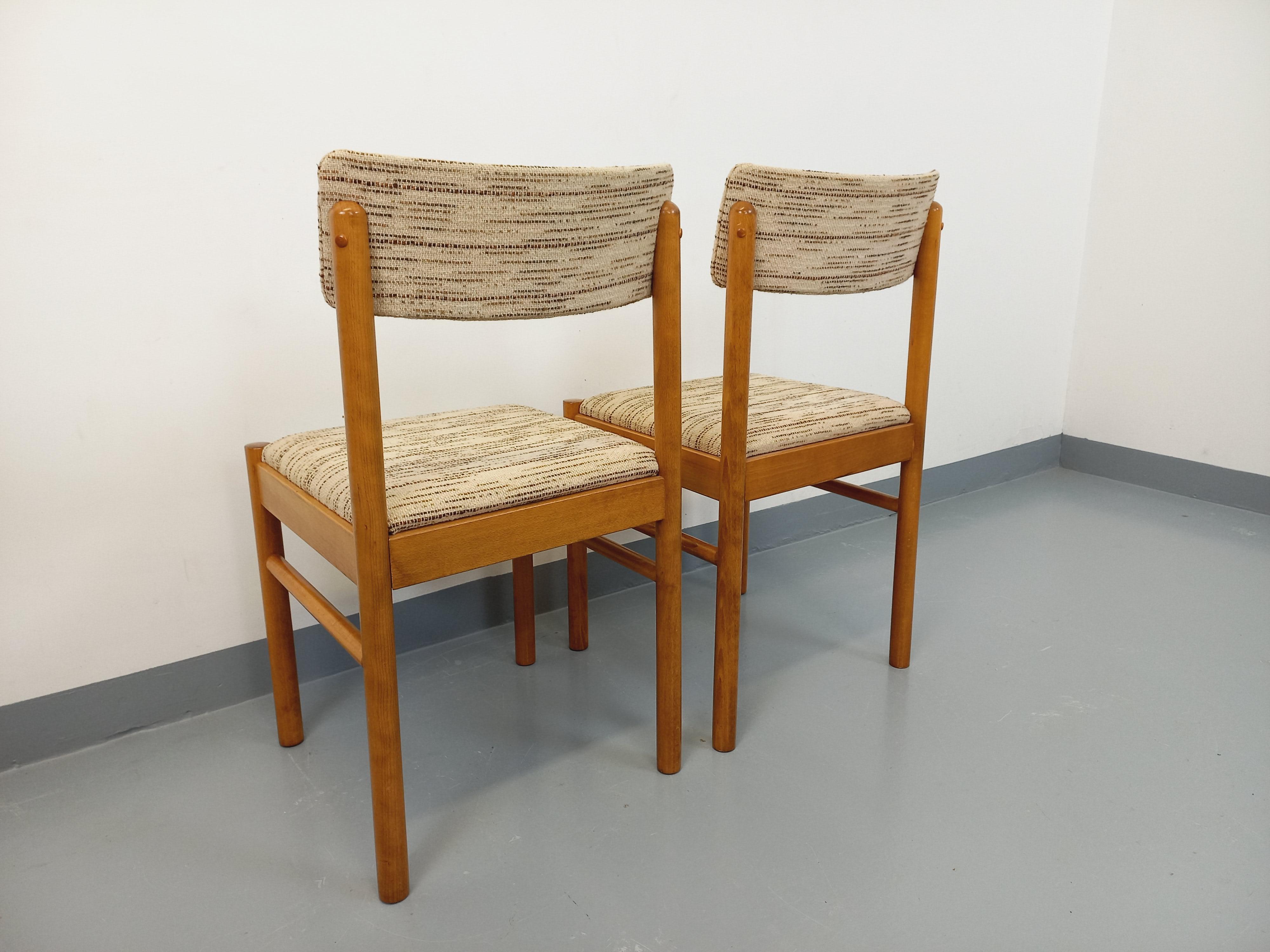 Coppia di chaise vintage Boi in legno e tessuto degli anni '70 in vendita 3
