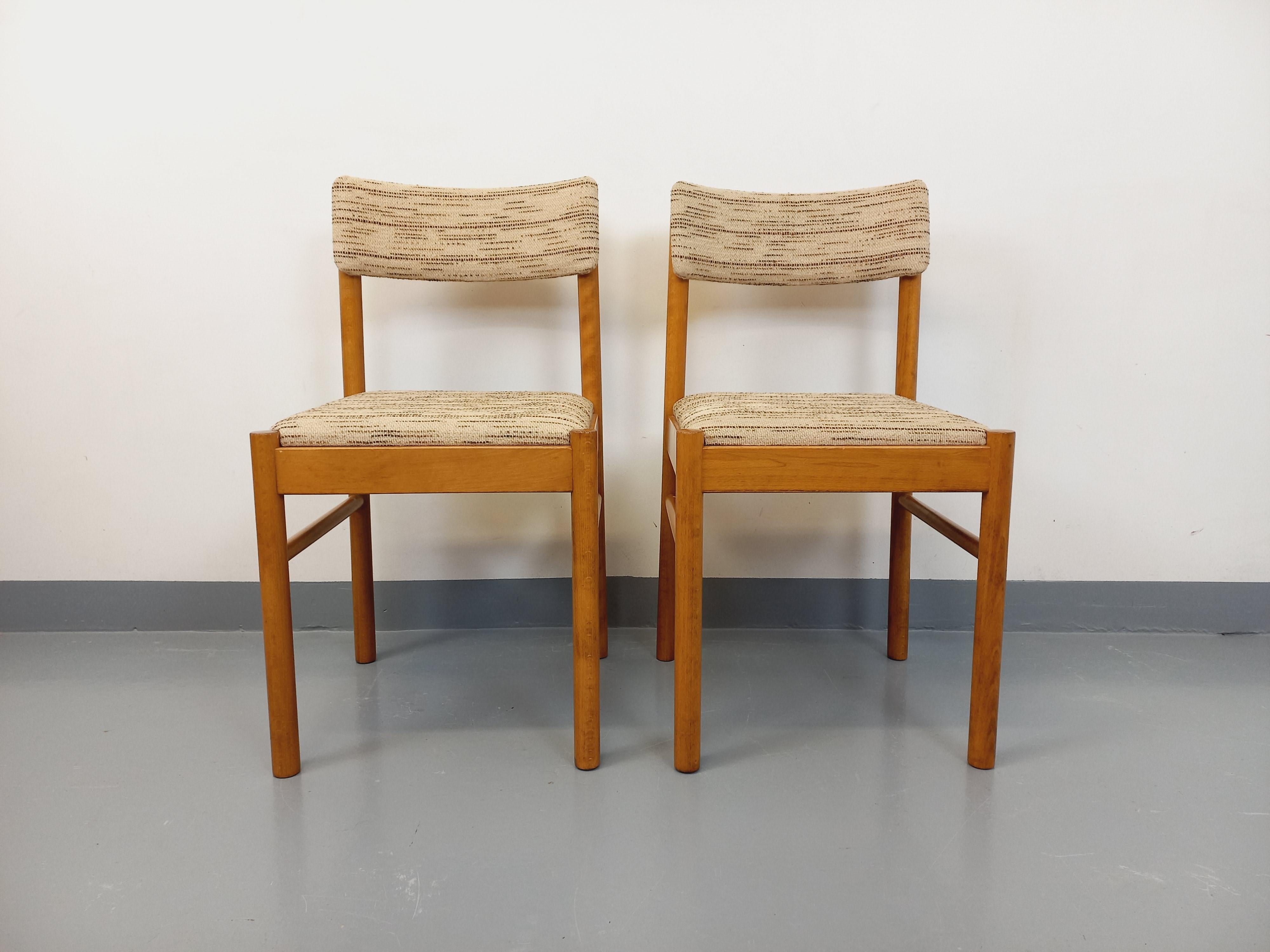 Coppia di chaise vintage Boi in legno e tessuto degli anni '70 in vendita 4