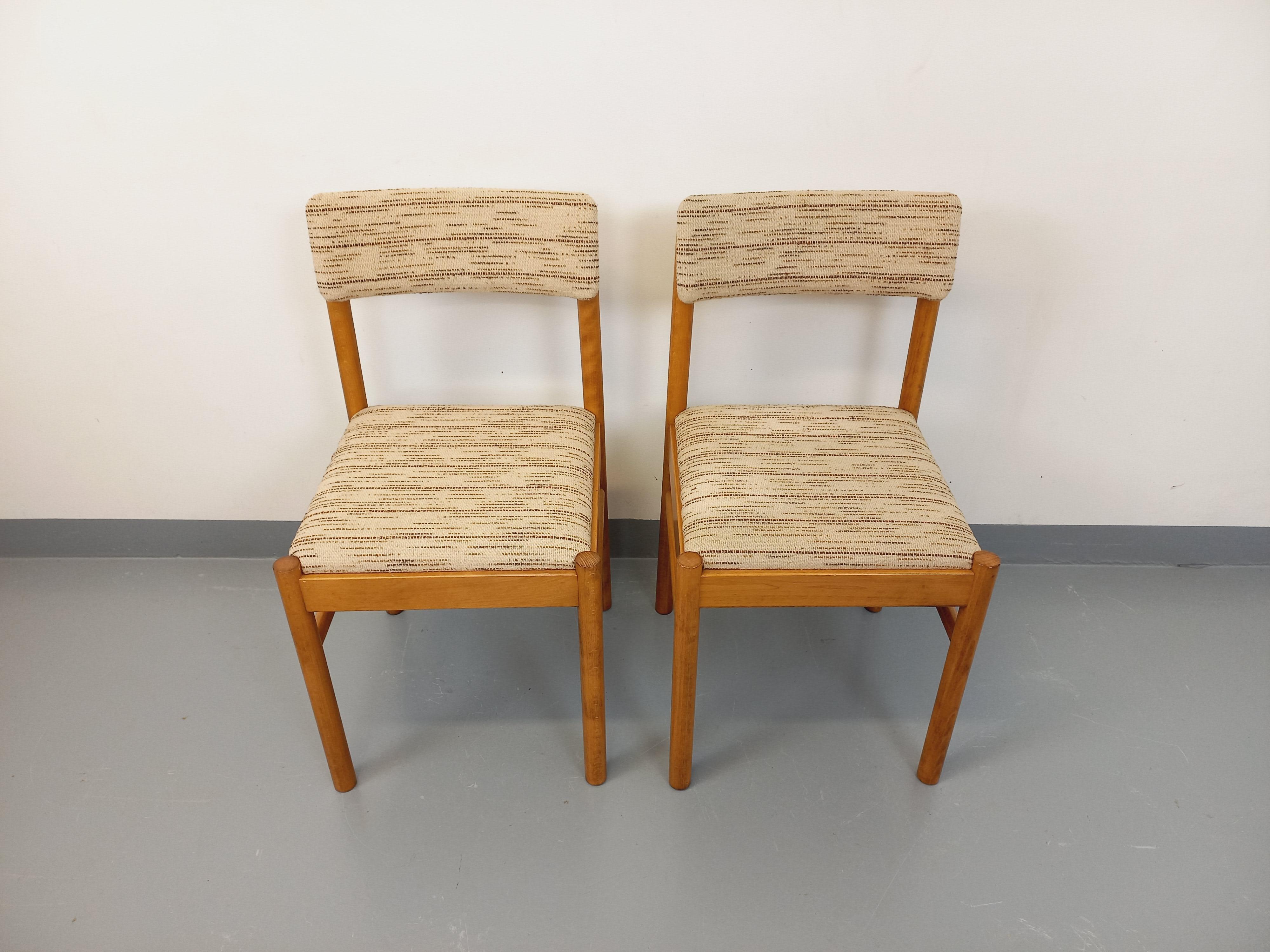Coppia di chaise vintage Boi in legno e tessuto degli anni '70 in vendita 5