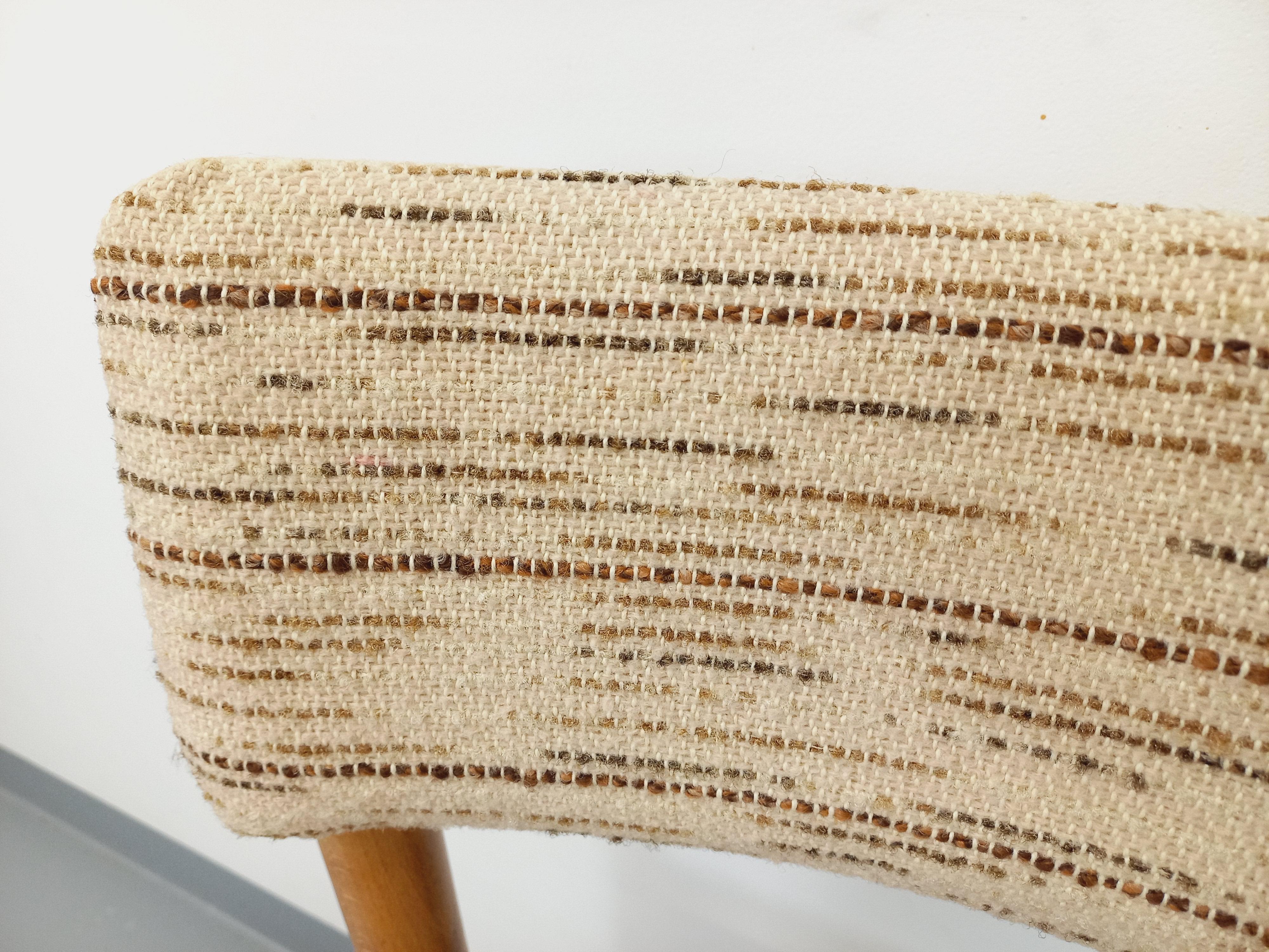 Coppia di chaise vintage Boi in legno e tessuto degli anni '70 in vendita 9