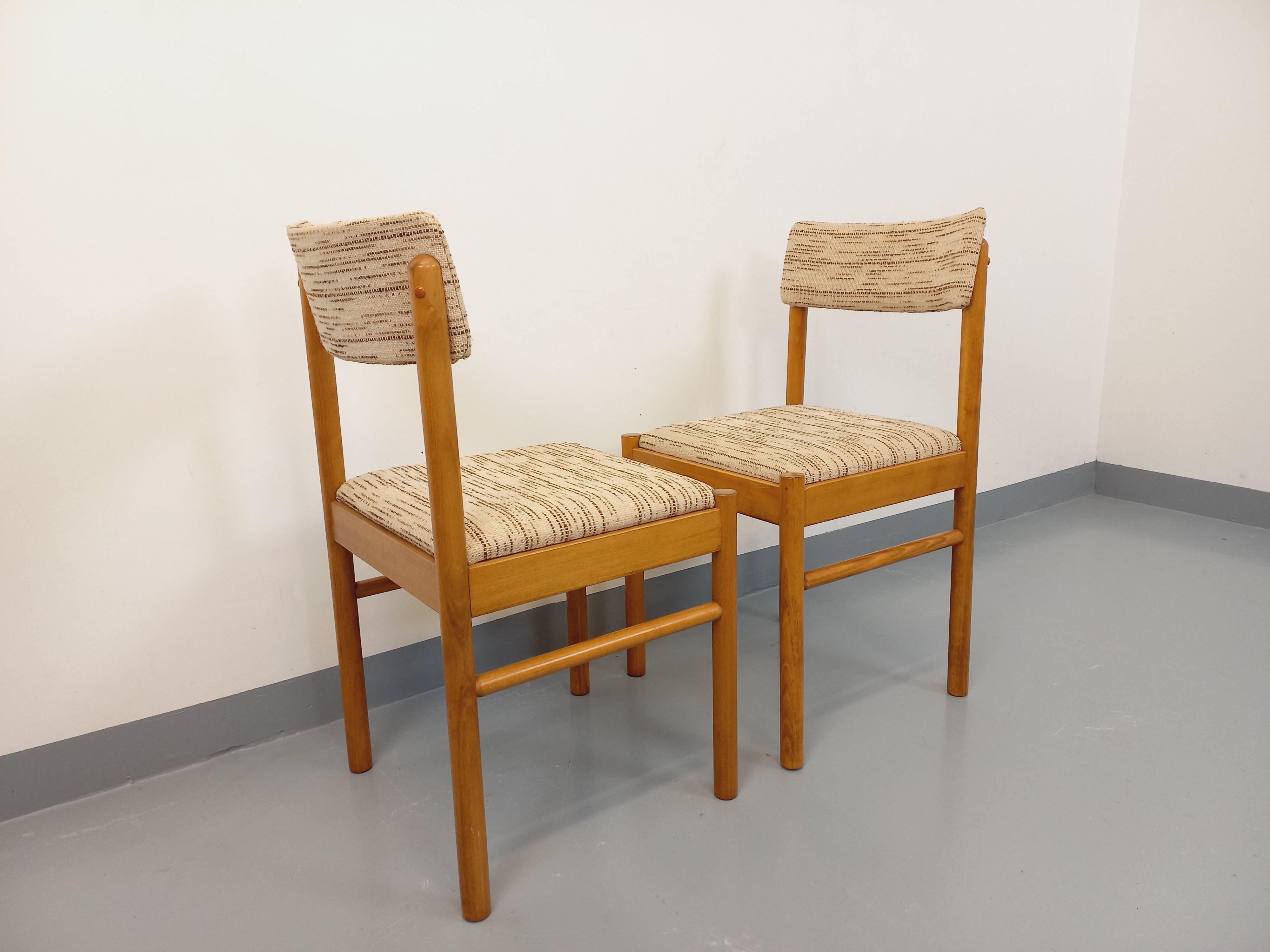 Coppia di chaise vintage Boi in legno e tessuto degli anni '70 in vendita 10