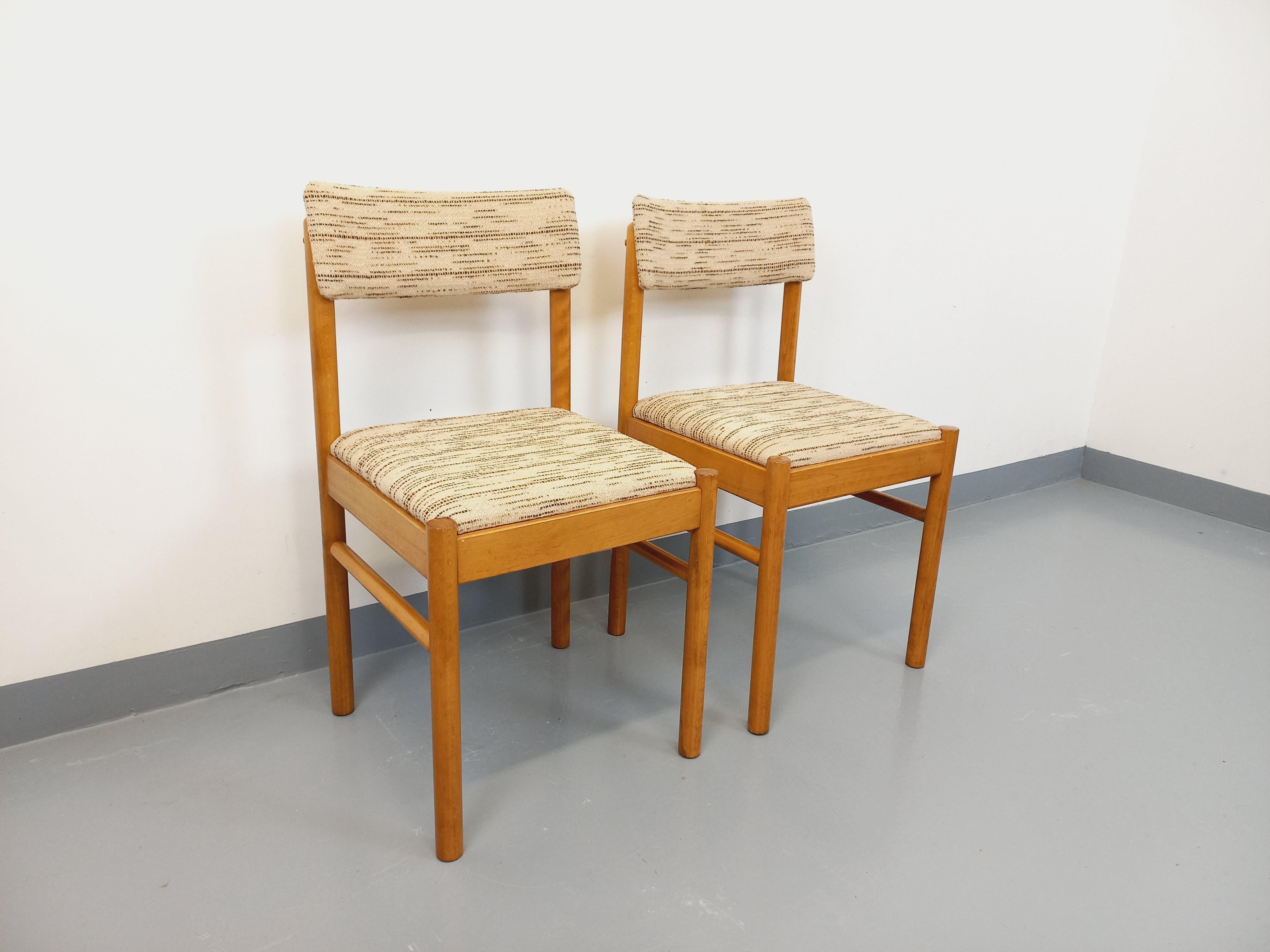 Mid-Century moderno Coppia di chaise vintage Boi in legno e tessuto degli anni '70 in vendita