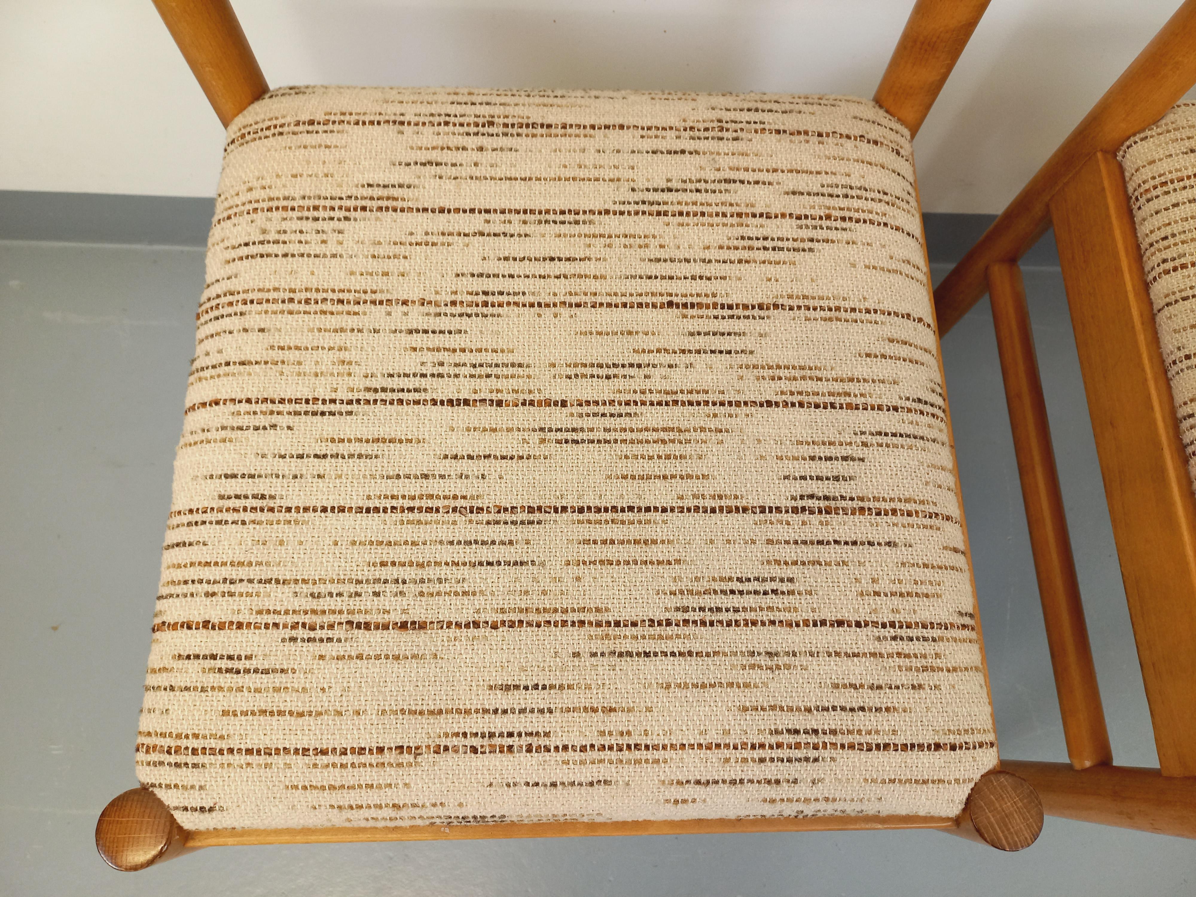 Coppia di chaise vintage Boi in legno e tessuto degli anni '70 In condizioni buone in vendita a BESANÇON, FR