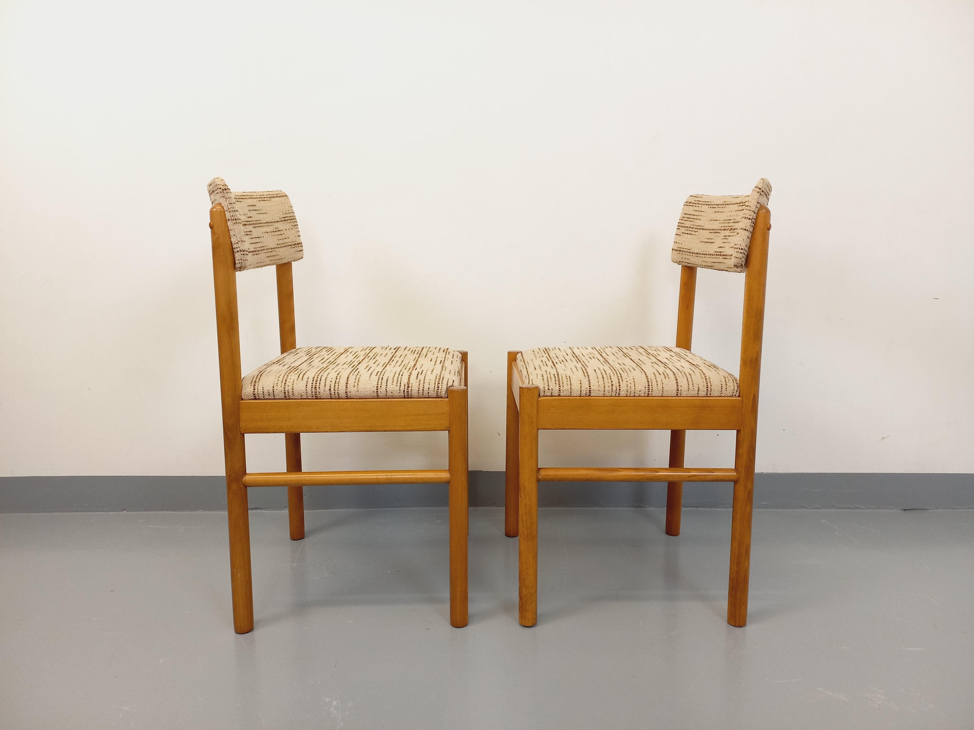 Coppia di chaise vintage Boi in legno e tessuto degli anni '70 in vendita 2
