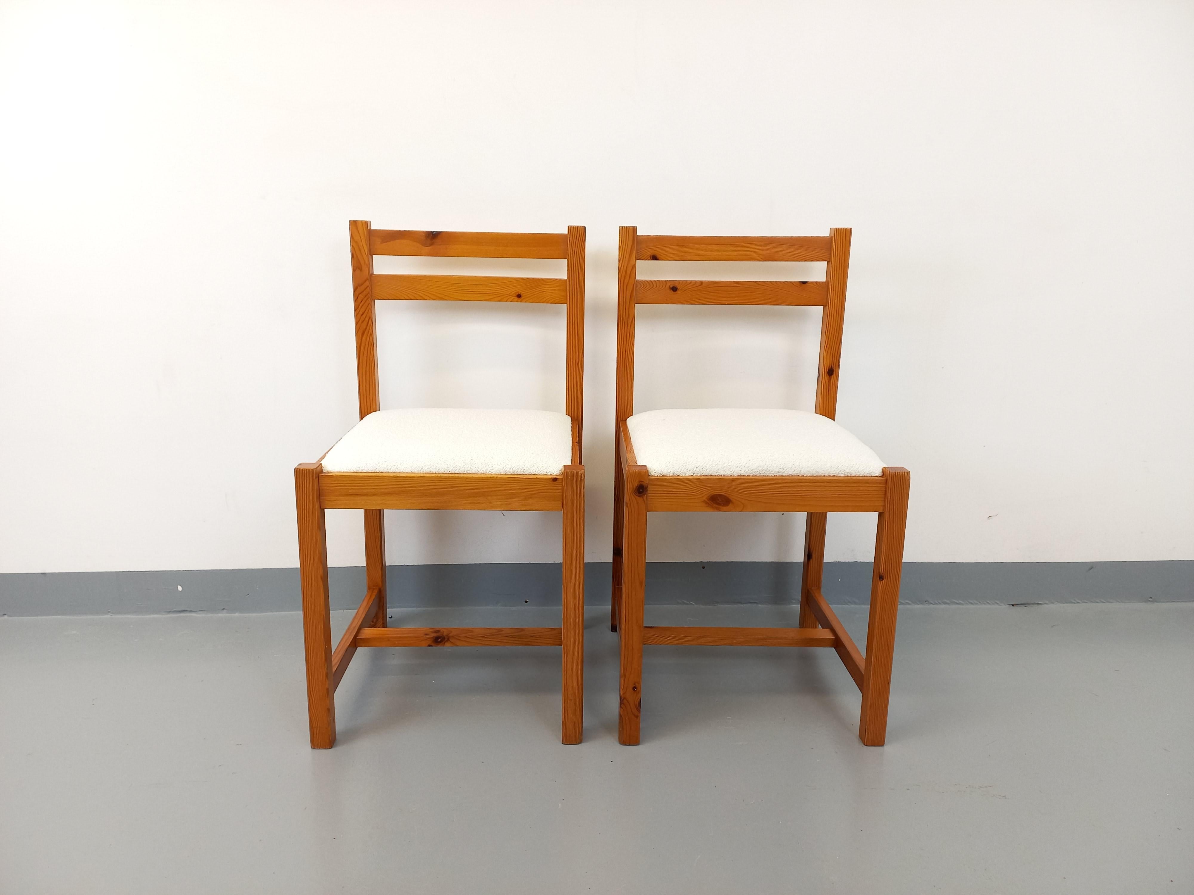 Coppia di chaise vintage in spillo e tessuto bouclette bianco degli anni '70 in vendita 3