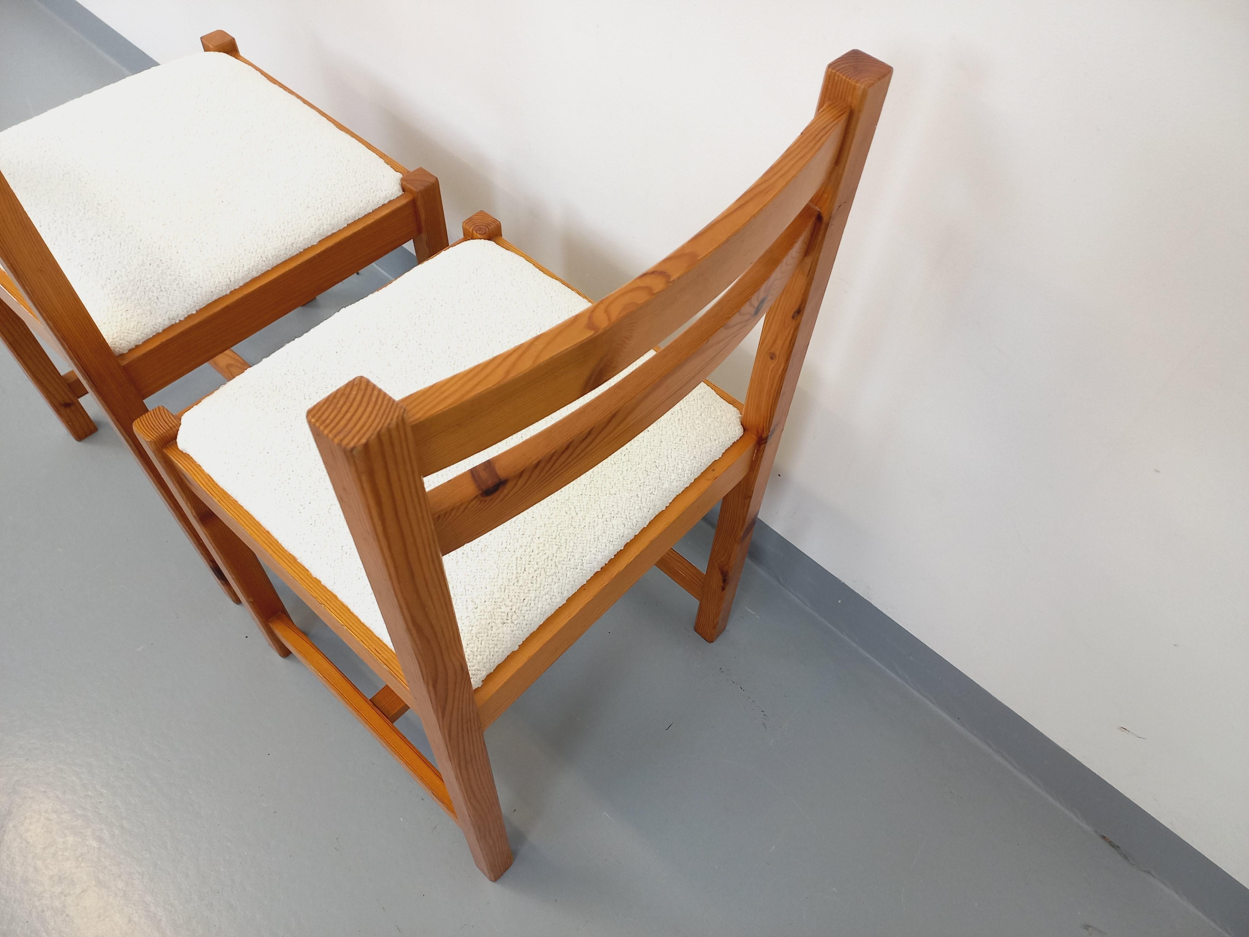 Coppia di chaise vintage in spillo e tessuto bouclette bianco degli anni '70 in vendita 4