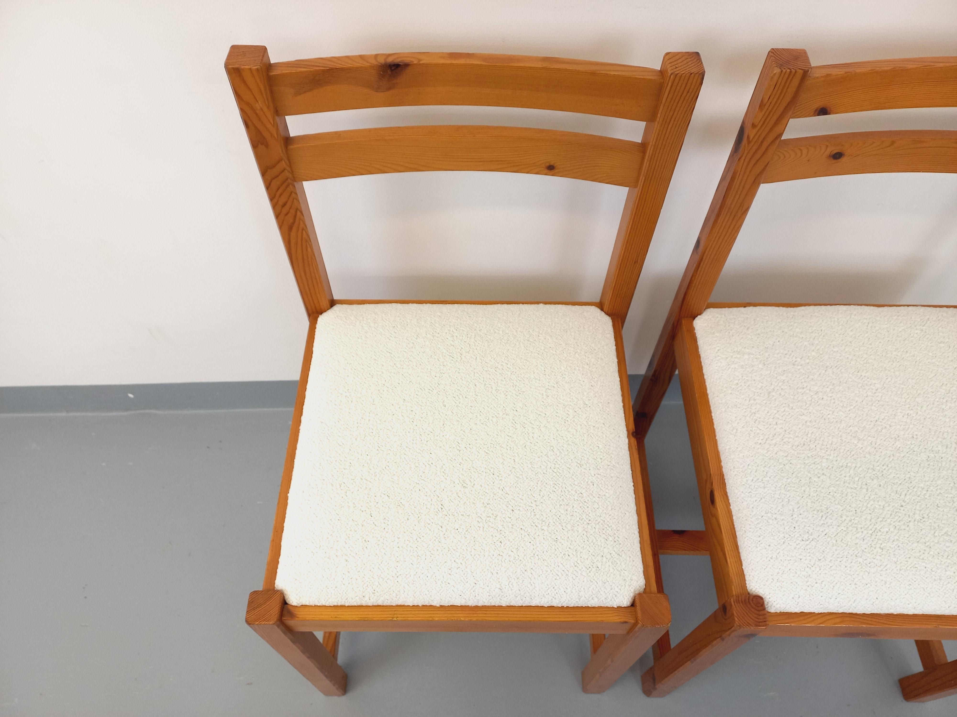 Coppia di chaise vintage in spillo e tessuto bouclette bianco degli anni '70 in vendita 6