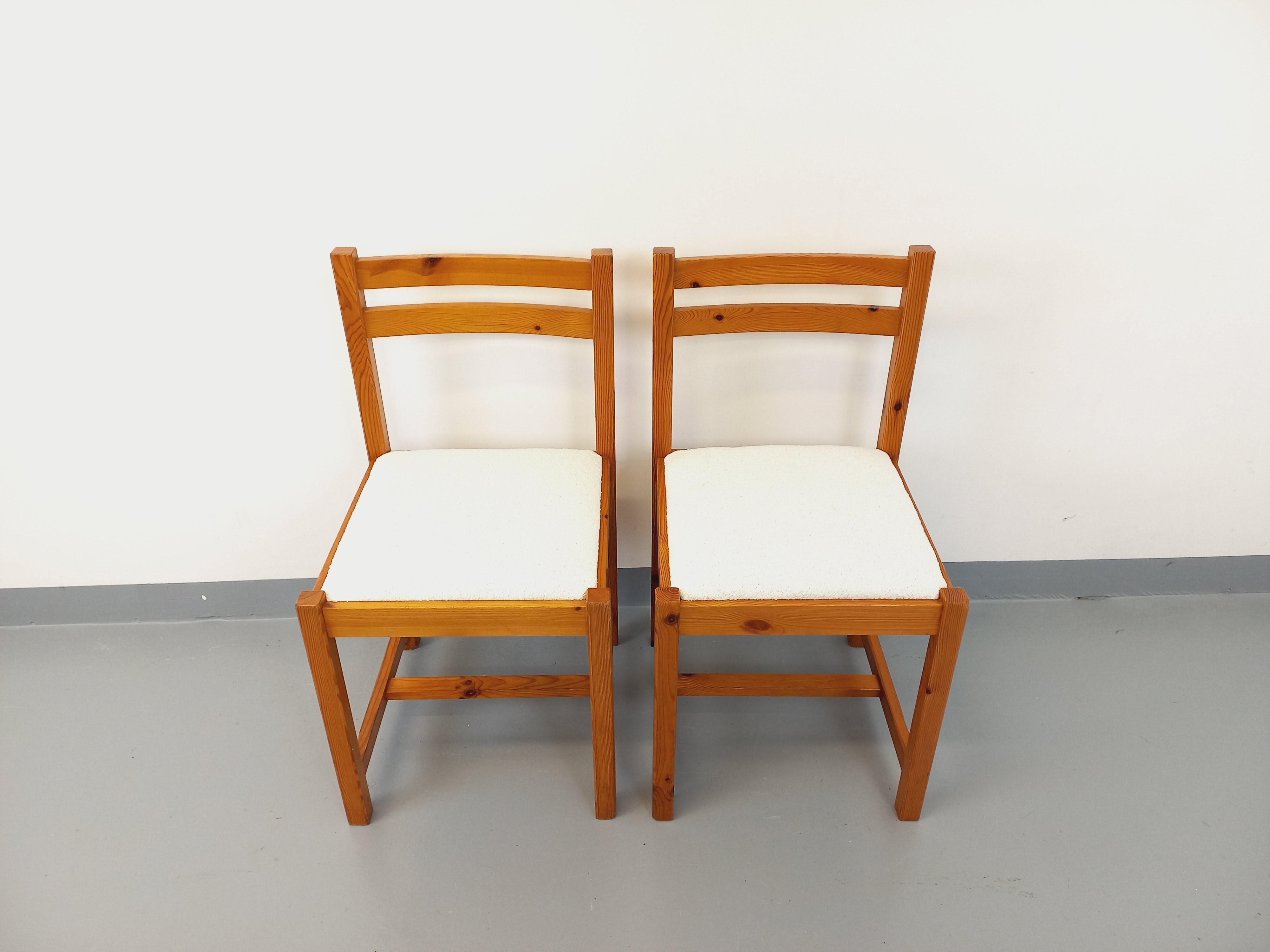Coppia di chaise vintage in spillo e tessuto bouclette bianco degli anni '70 in vendita 7