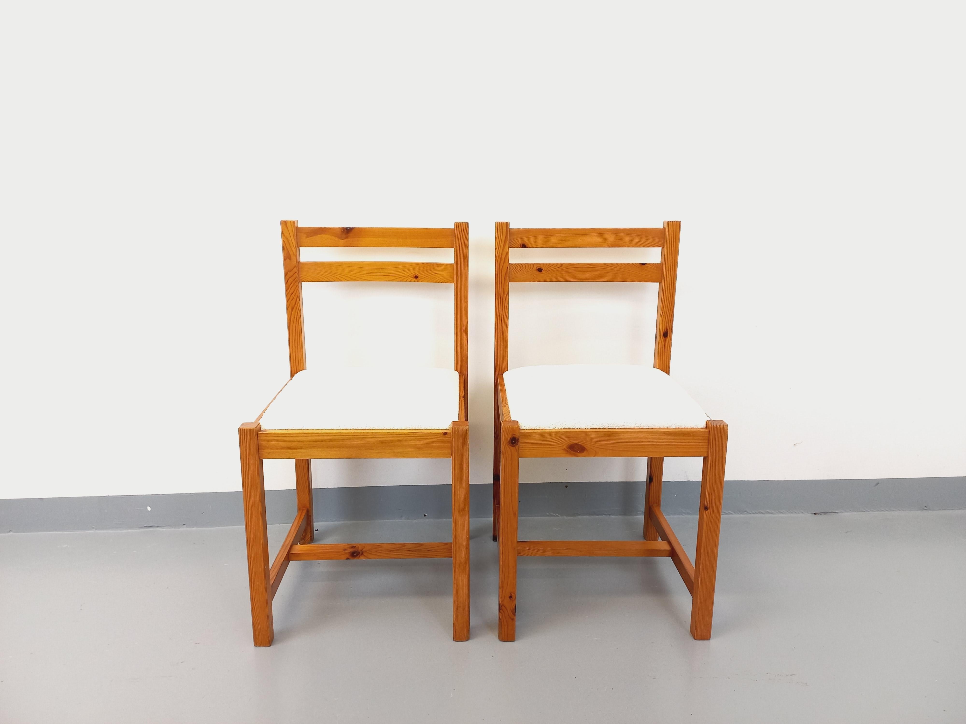 Coppia di chaise vintage in spillo e tessuto bouclette bianco degli anni '70 in vendita 8
