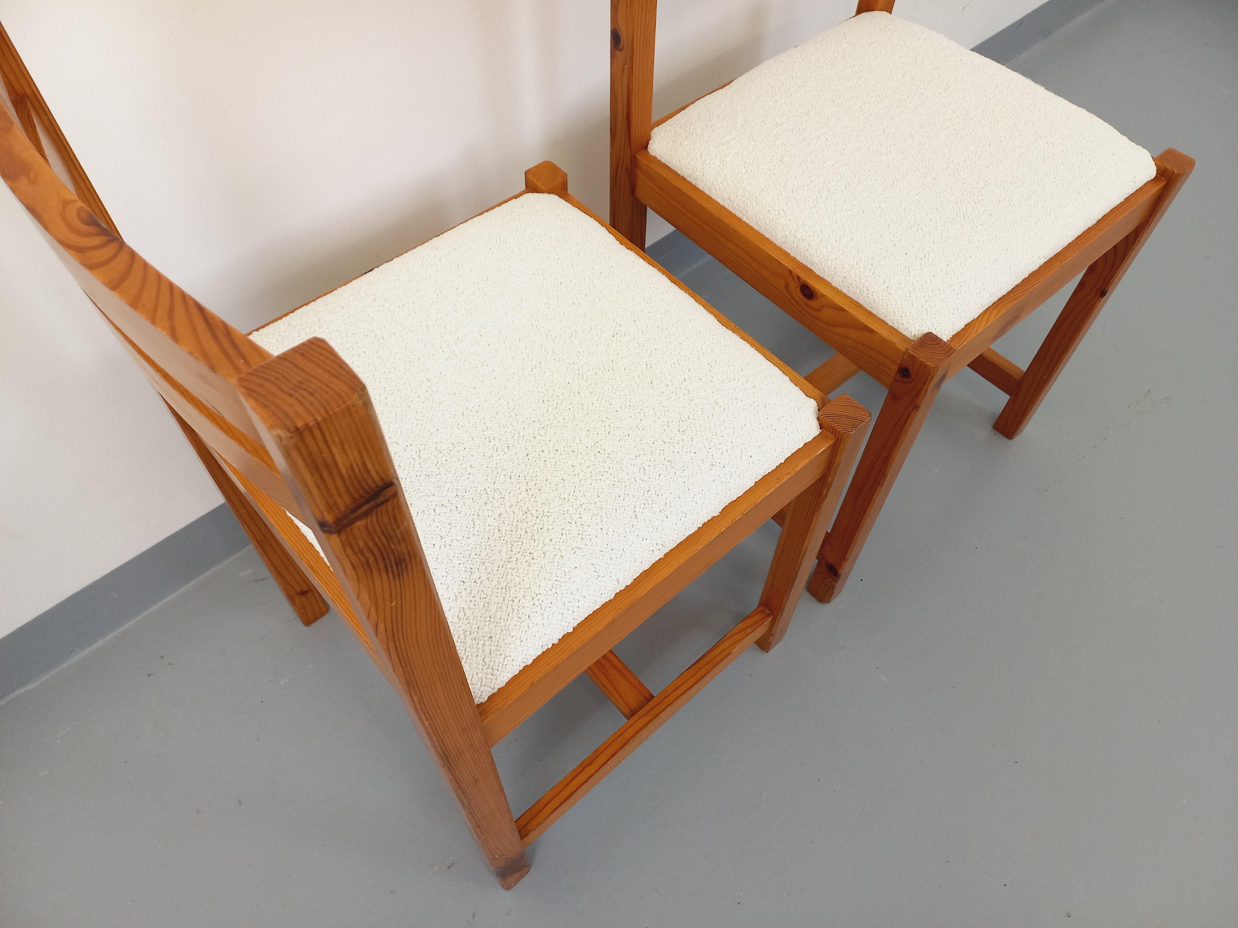 Mid-Century moderno Coppia di chaise vintage in spillo e tessuto bouclette bianco degli anni '70 in vendita