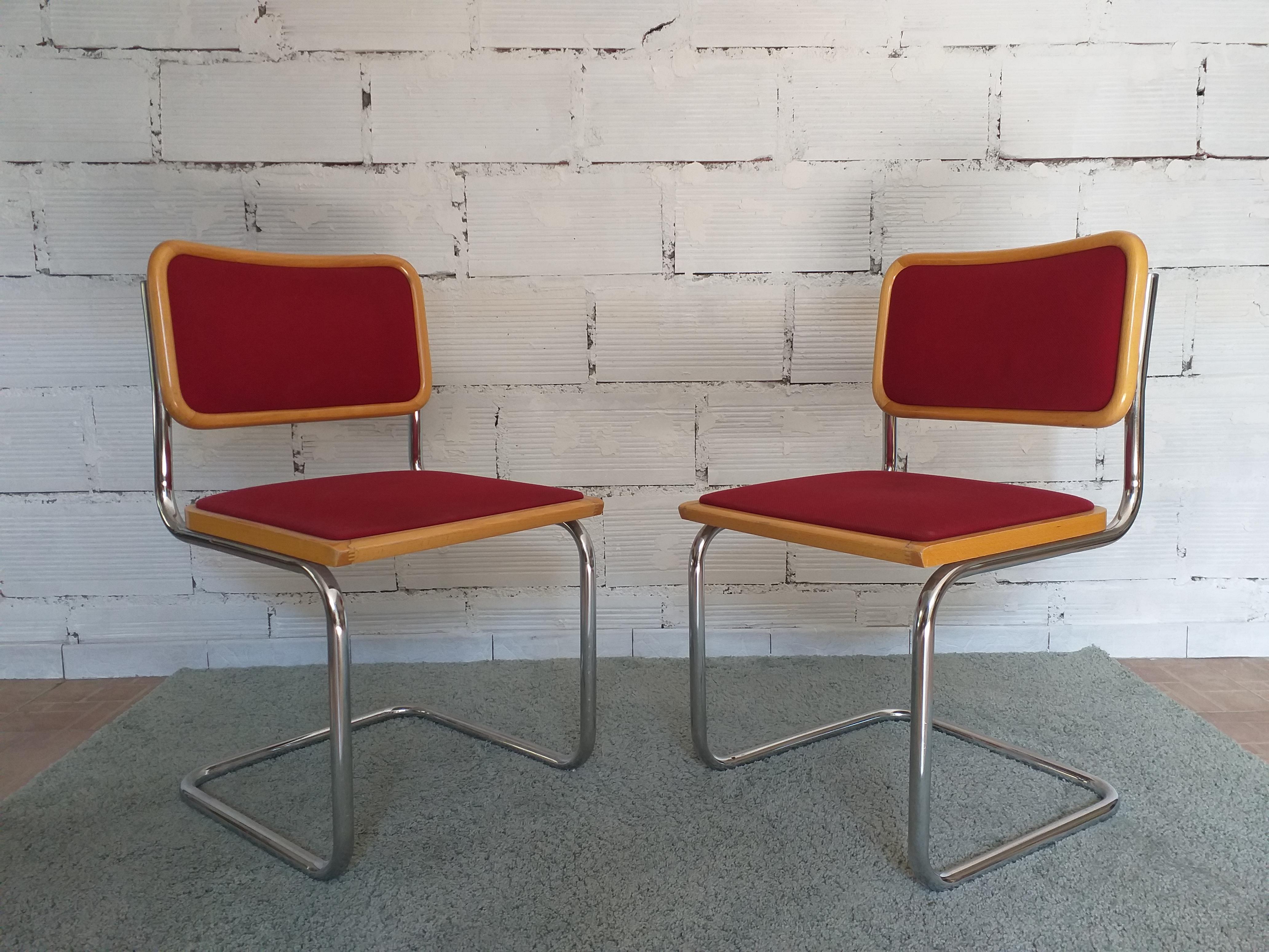 Paire de chaises vintage In Distressed Condition For Sale In SAINT-CLÉMENT-DE-RIVIÈRE, FR