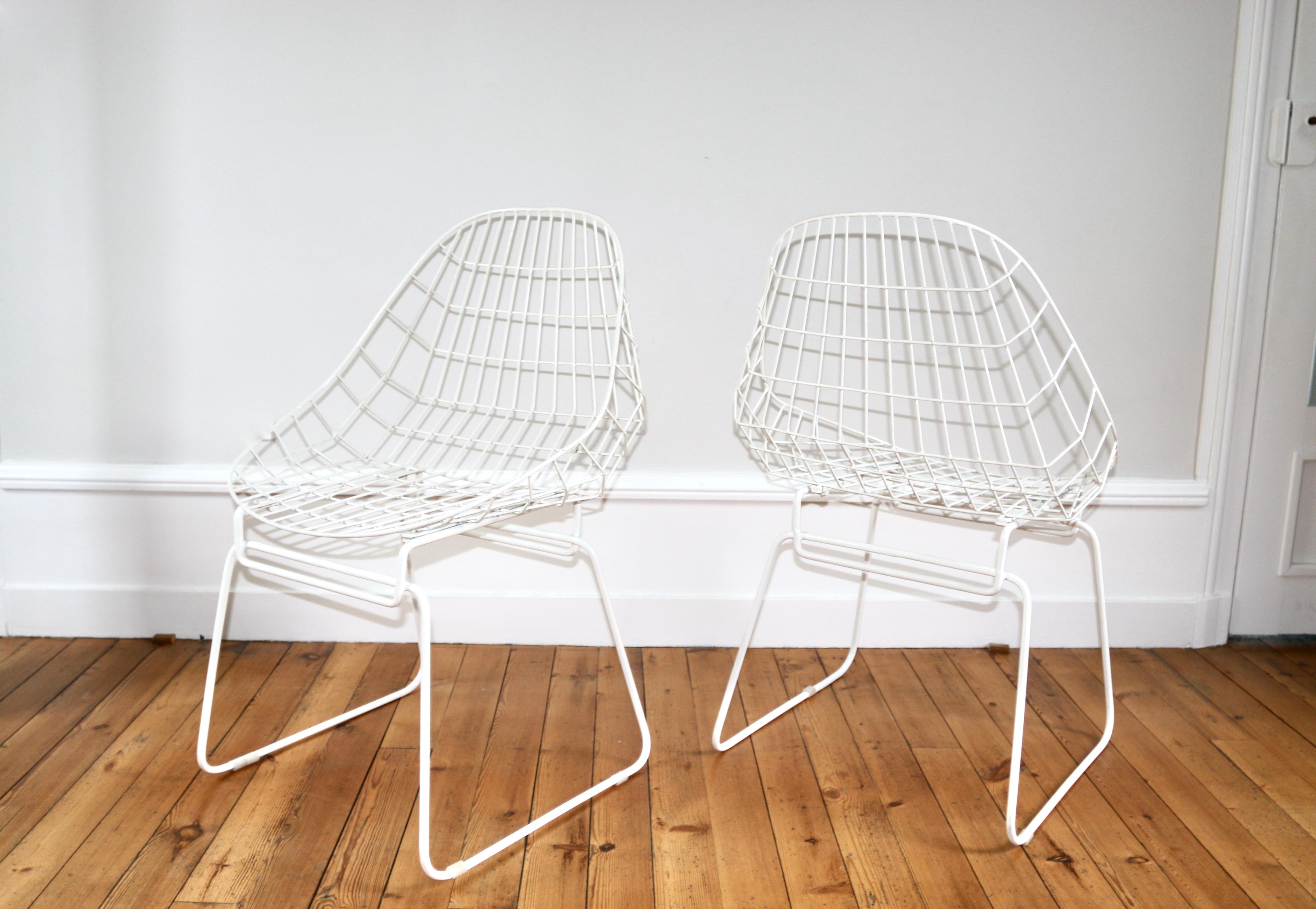 Moderne Paire de chaises vintage métal esprit Braakman ou Bertoia en vente