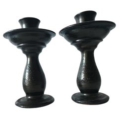 Paire de chandeliers en grès noir de Jean Marais