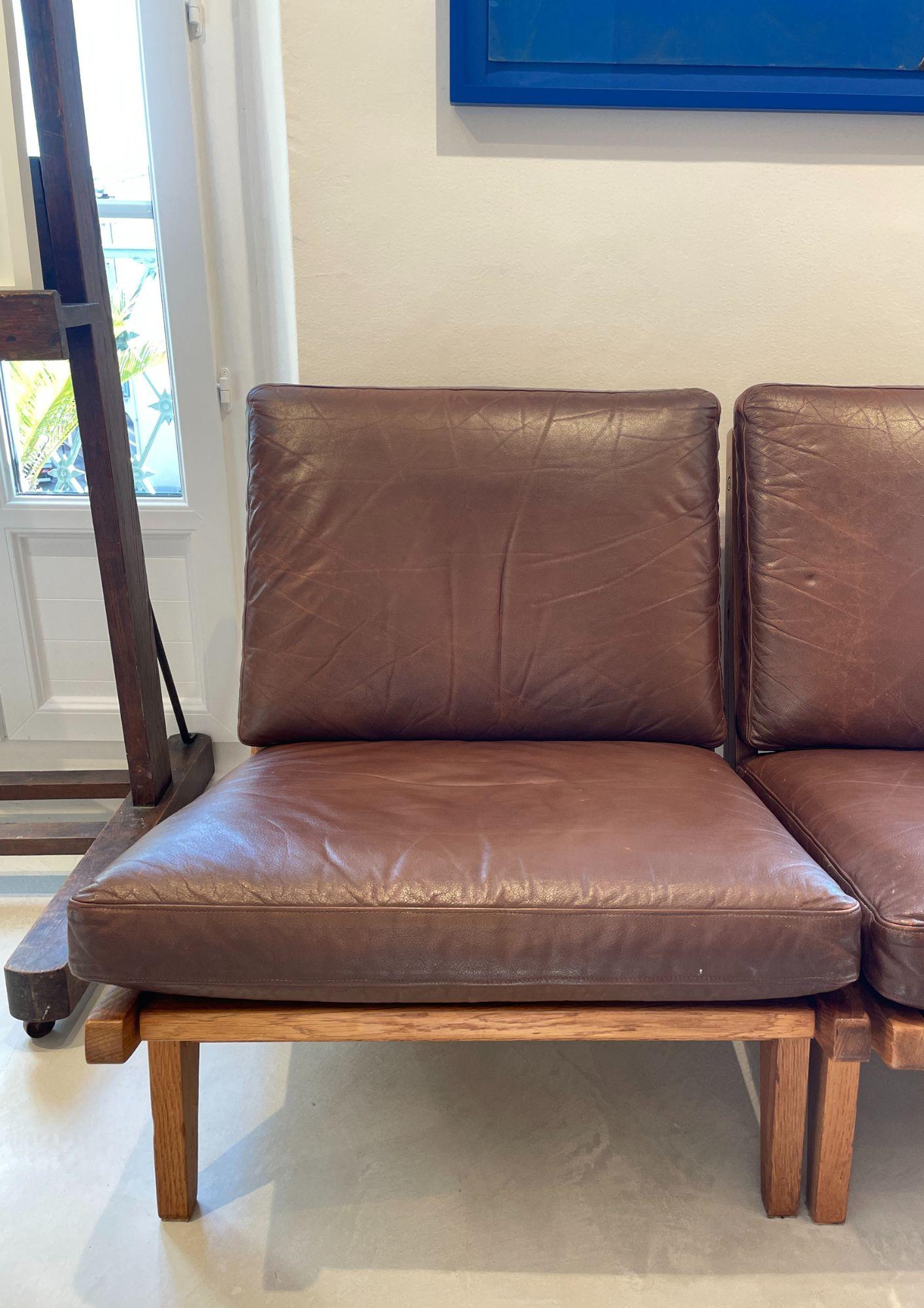 Modern Paire de chauffeuses For Sale
