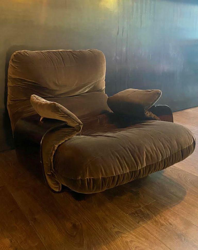 Swiss Paire de Chauffeuses Marsala par Michel Ducaroy pour Ligne Roset For Sale