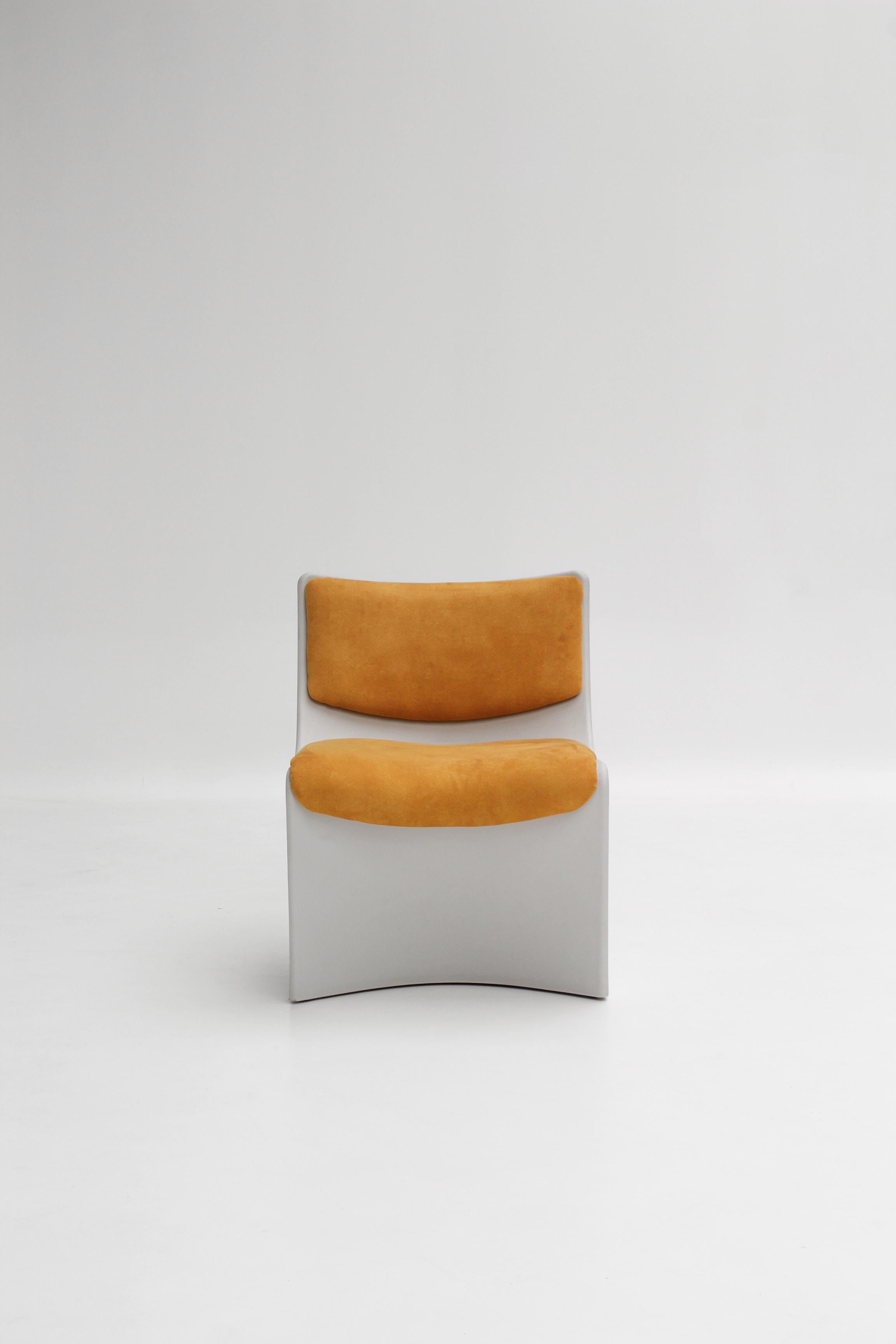 italien Paire de chauffeuses A Space par Angelo Pinaffo & Paolo Scagnellato en vente