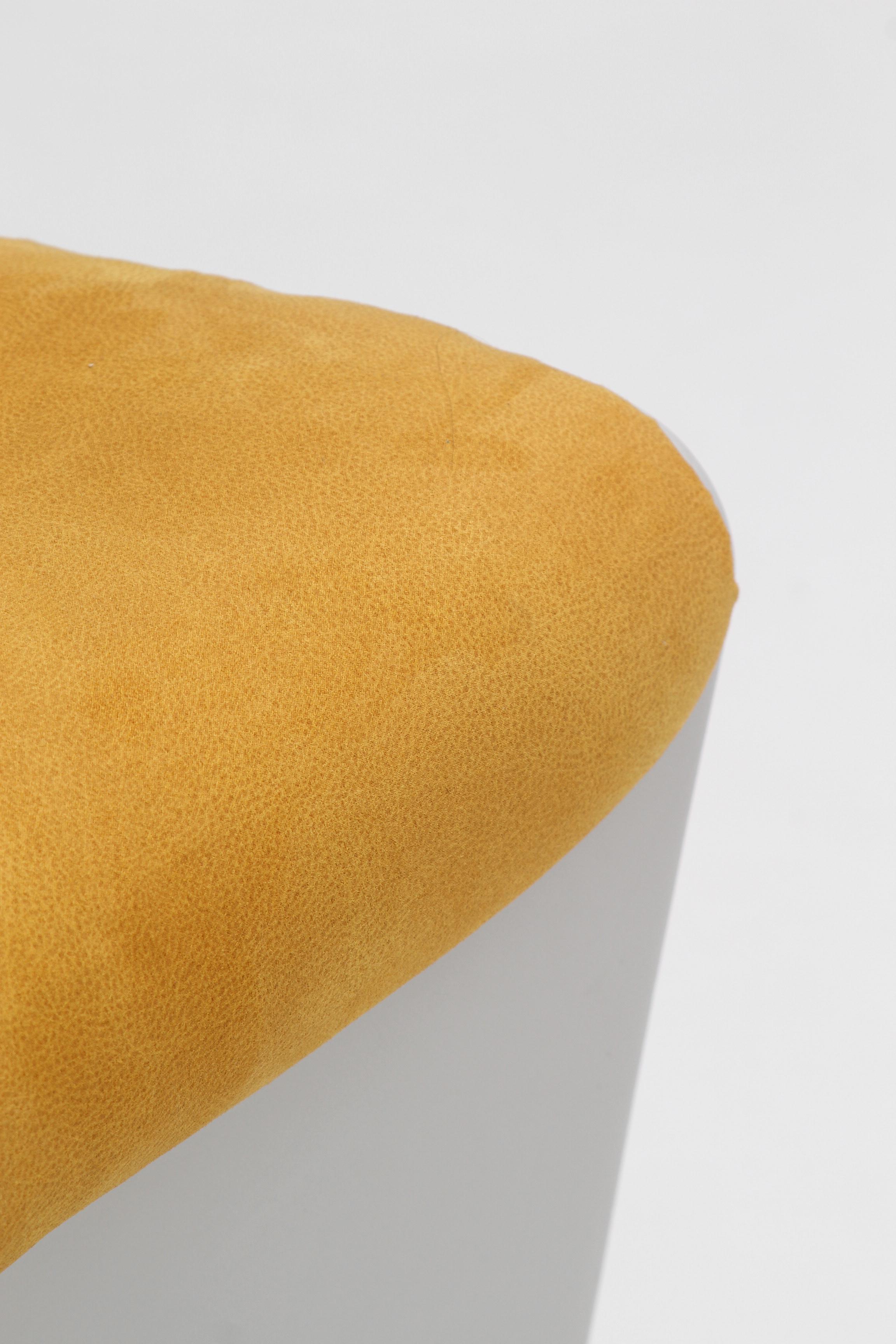 Plastique Paire de chauffeuses A Space par Angelo Pinaffo & Paolo Scagnellato en vente