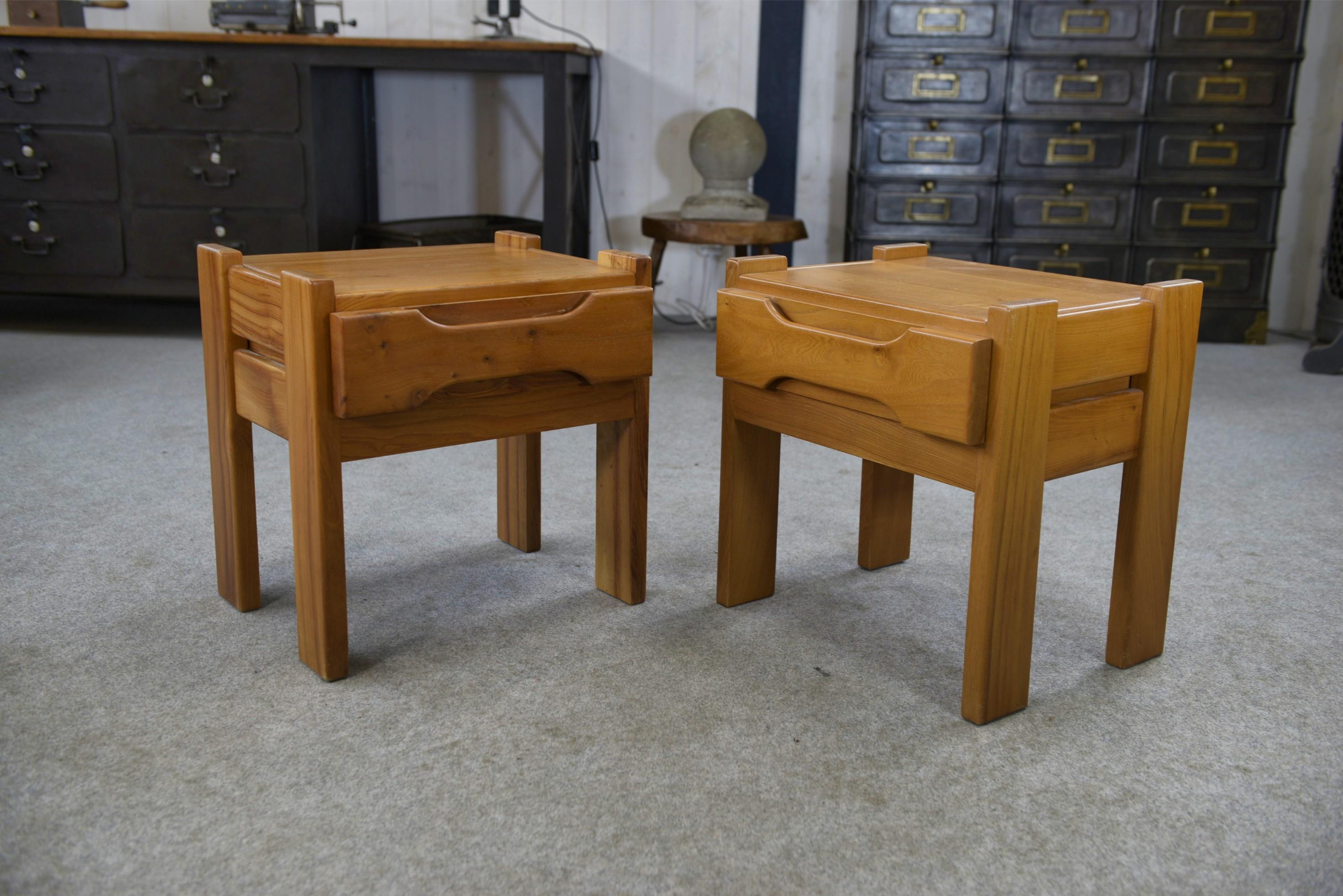 Paire de chevets en orme pour Maison REGAIN 1970's In Good Condition For Sale In TOURCOING, FR