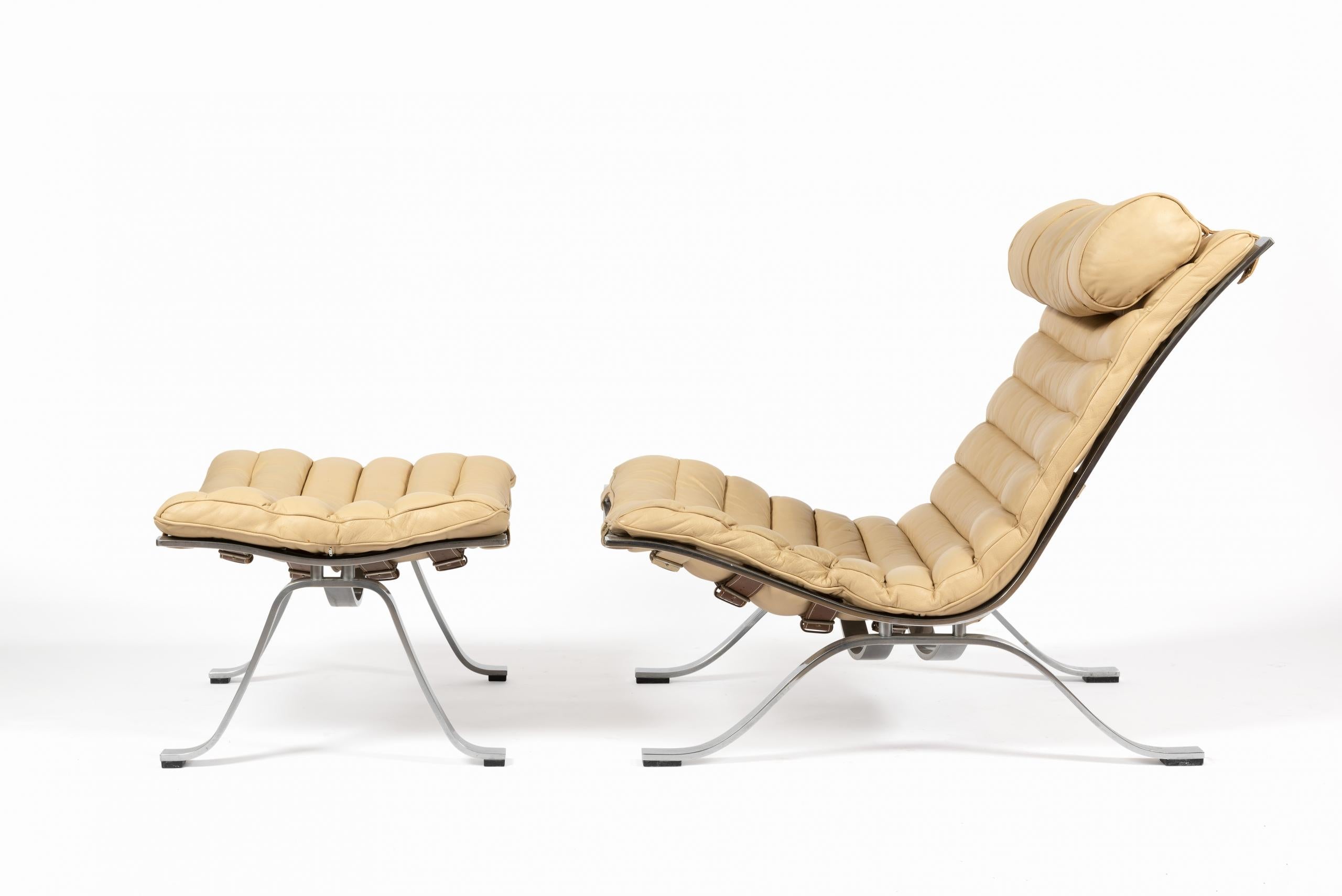 Swedish Paire de fauteuils Avec Ottoman “Ari”par Arne Norell Pour Norell Møbel AB For Sale
