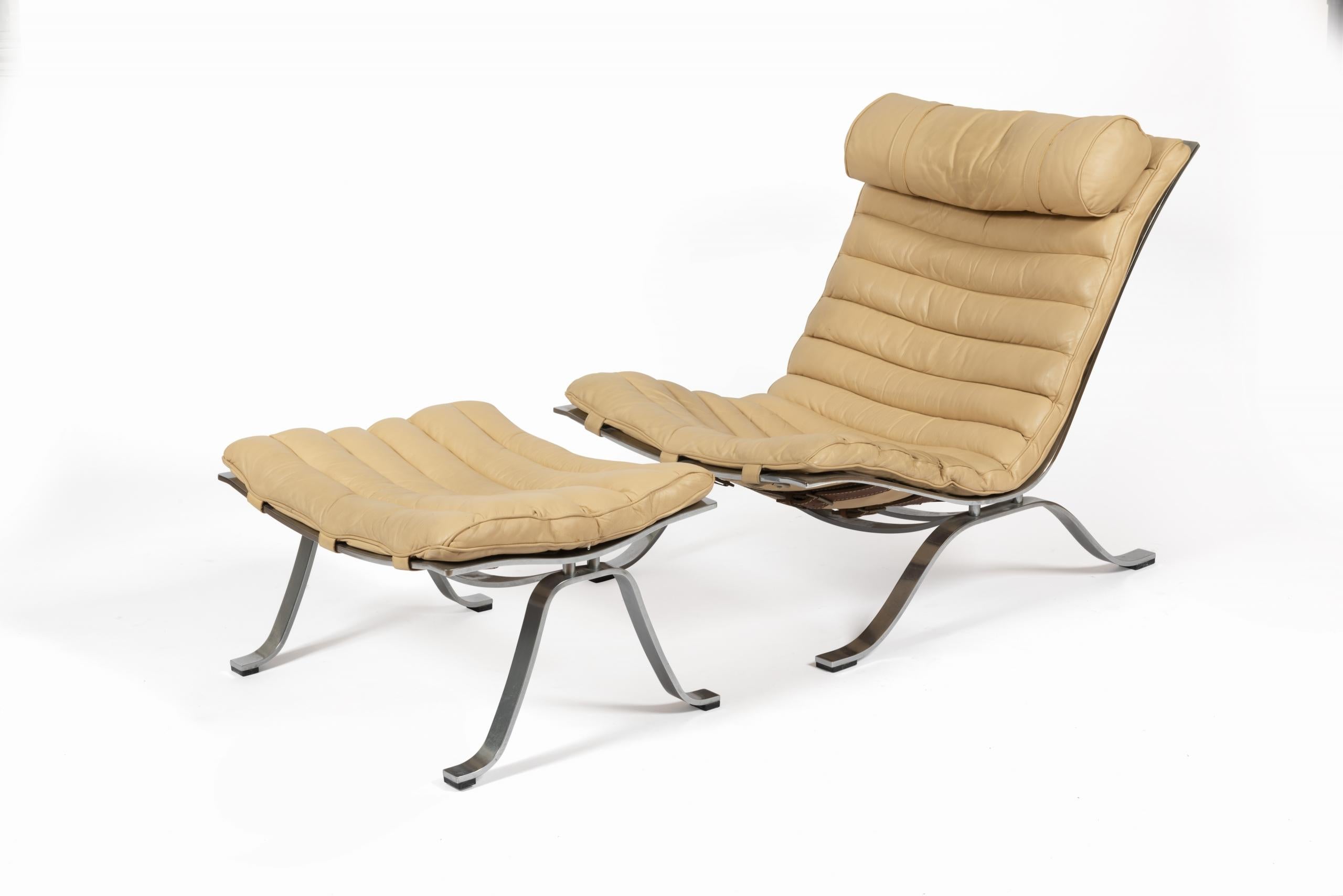 Stainless Steel Paire de fauteuils Avec Ottoman “Ari”par Arne Norell Pour Norell Møbel AB For Sale