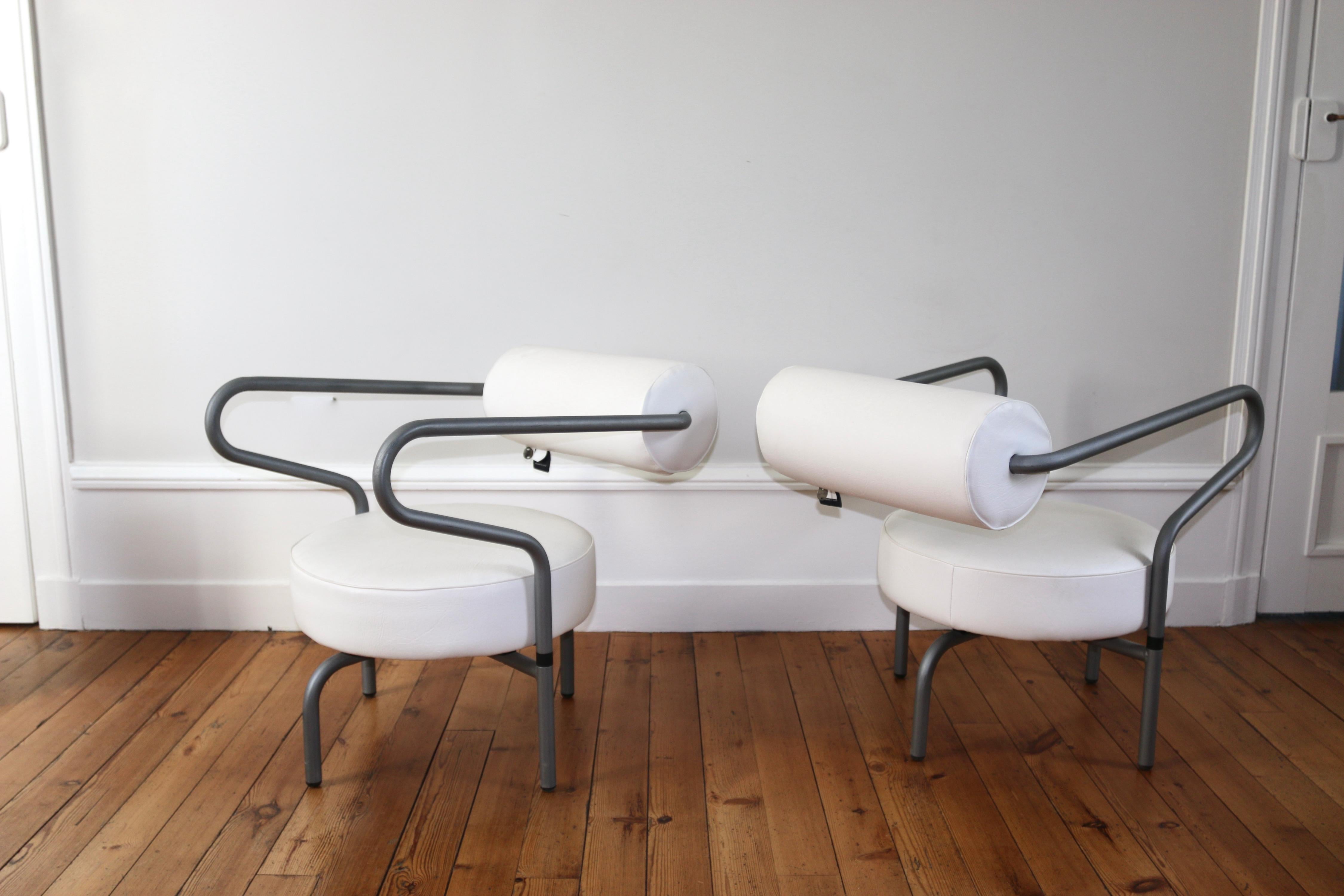 Modern Paire de fauteuils bas design vintage Natural Choice For Sale