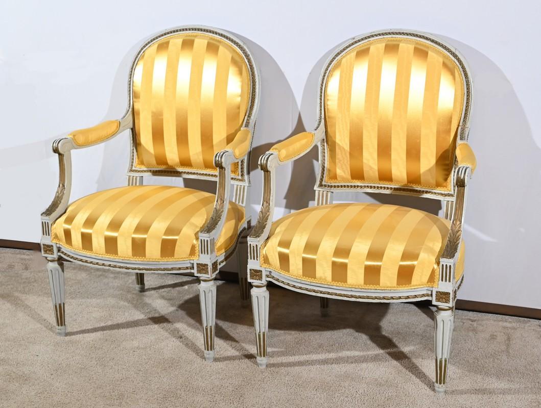 Français Paire de fauteuils cabriolets, style Louis XVI - Fin du XIXe siècle en vente