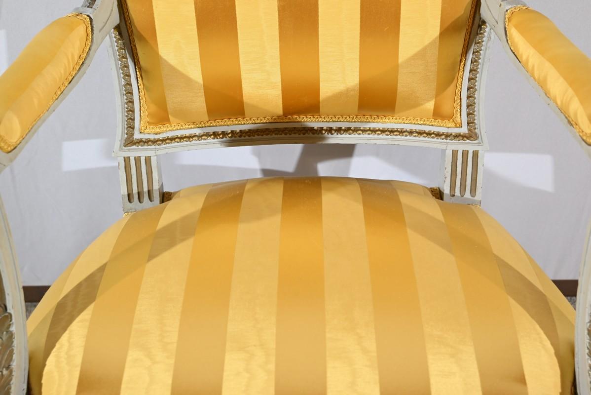 Paire de fauteuils cabriolets, style Louis XVI - Fin du XIXe siècle en vente 4