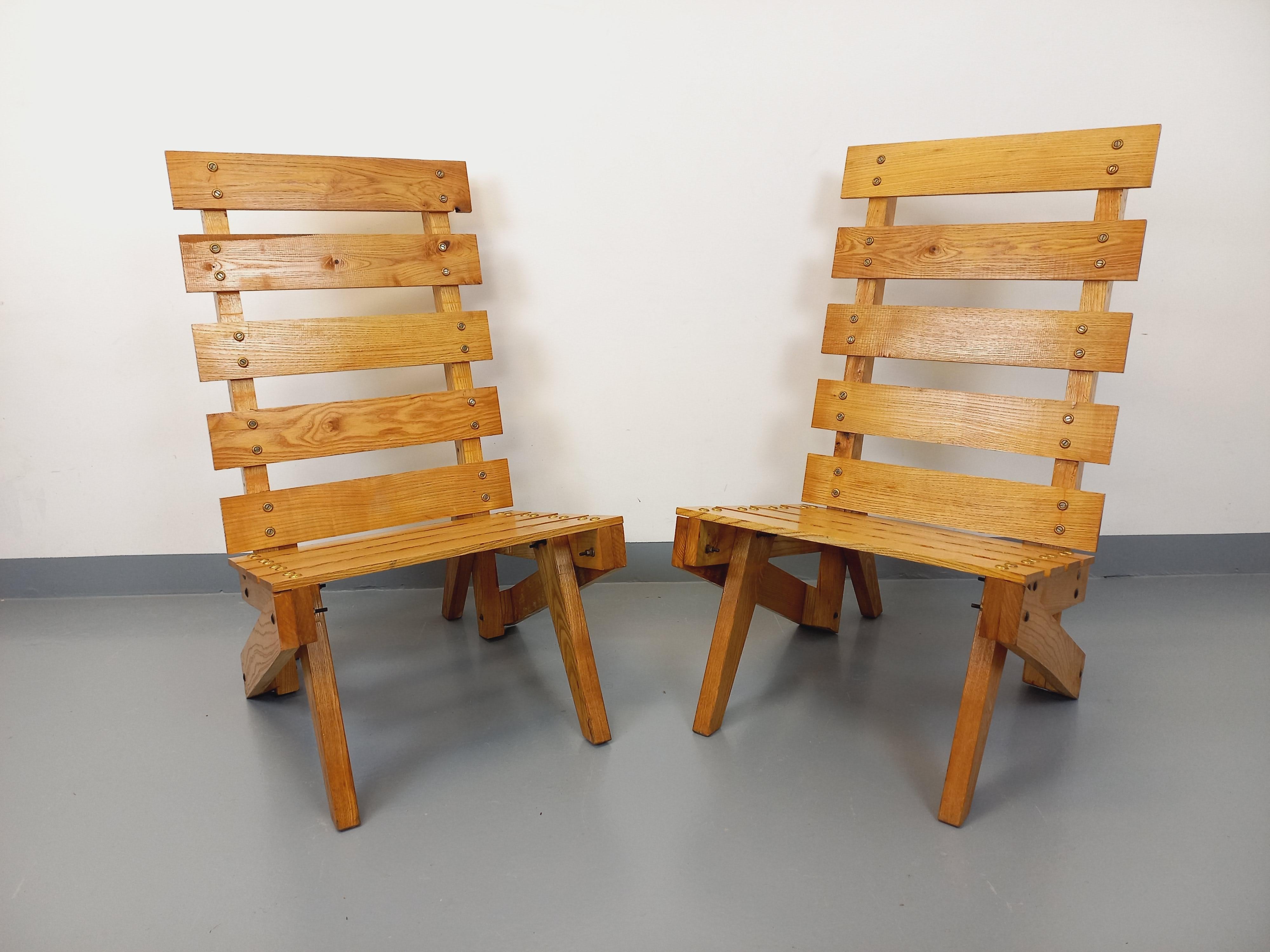 Suite de 2 fauteuils chauffeuses vintage des années 60, en lattes de bois, détails vis apparentes, beau design original, très bon état général.
Ref 241 001
Größe : 98 cm
Größe : 65 cm
Profil : 72 cm
Arschbackenhöhe : 33 cm
