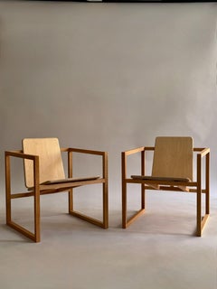 Paire de fauteuils en bois cubique