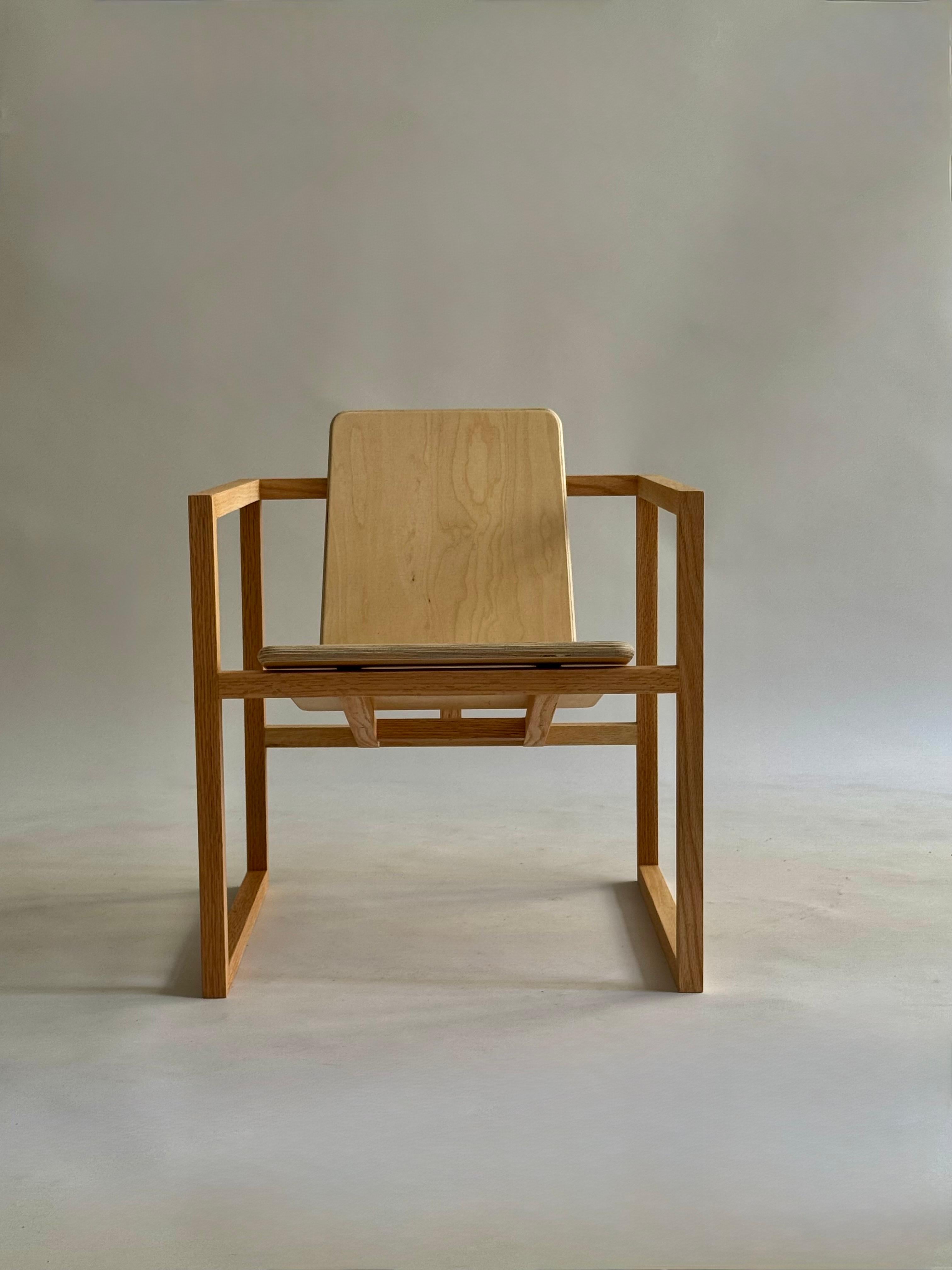 Paire de fauteuils en bois cubique Madera en venta