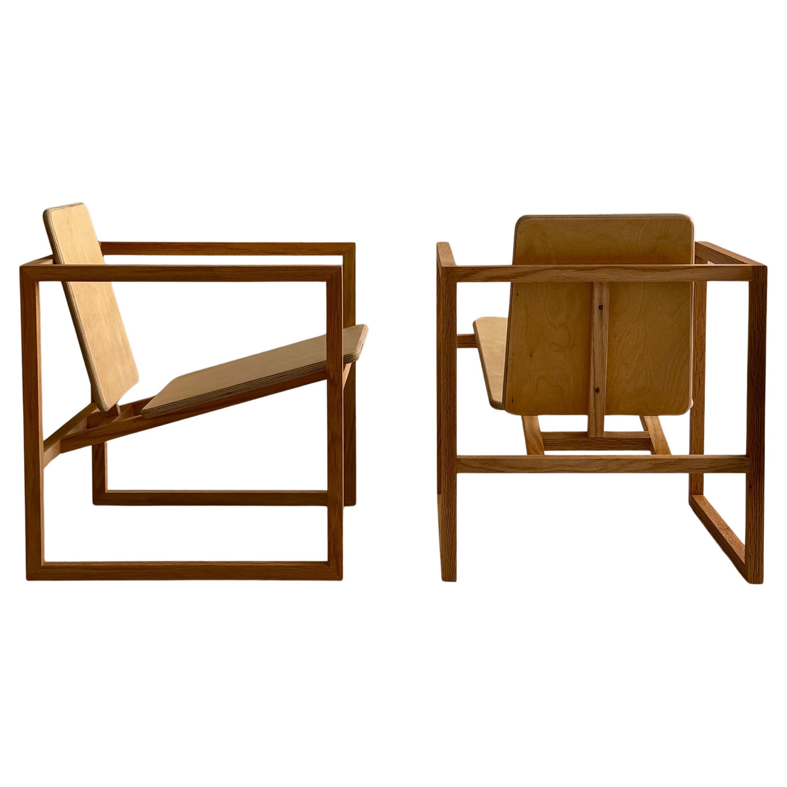 Paire de fauteuils en bois cubique en venta