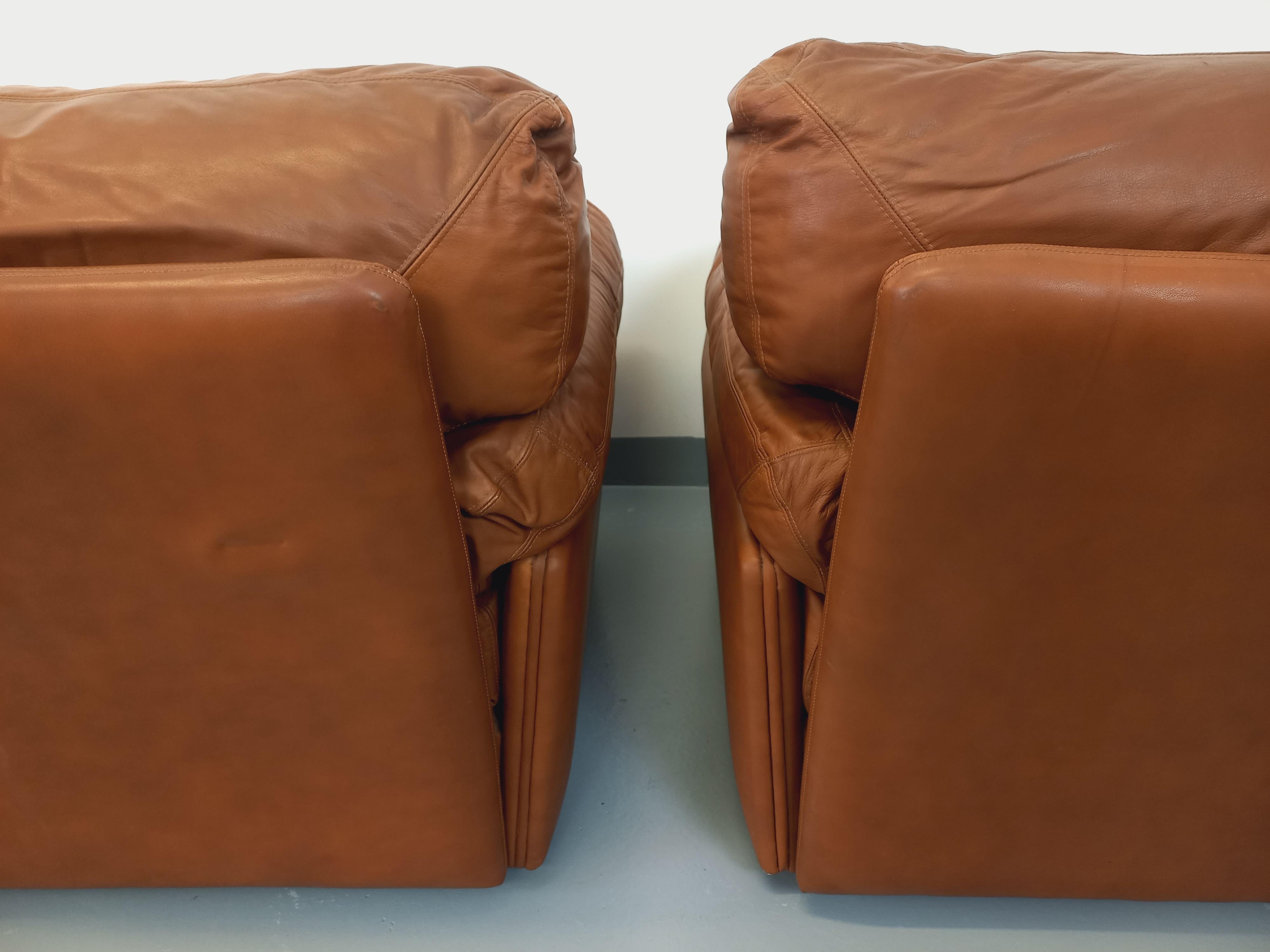 Paire de fauteuils lounge vintage Coquelicot de Tito Agnoli pour Poltrona Frau For Sale 3