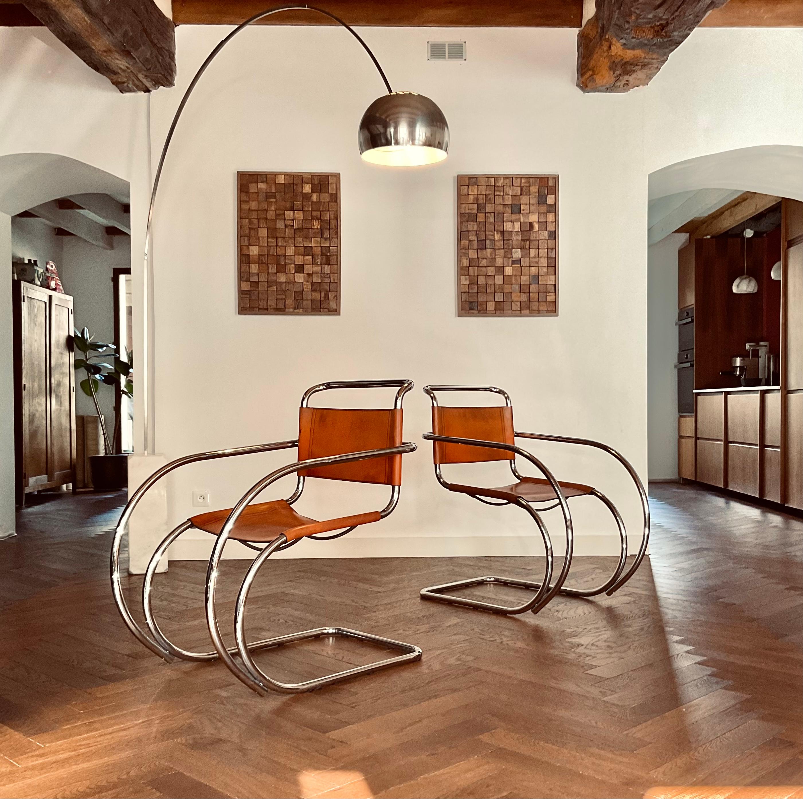 Par de fauteuils MR20 de Ludwig Mies van der Rohe edición de los años 70 en venta 4