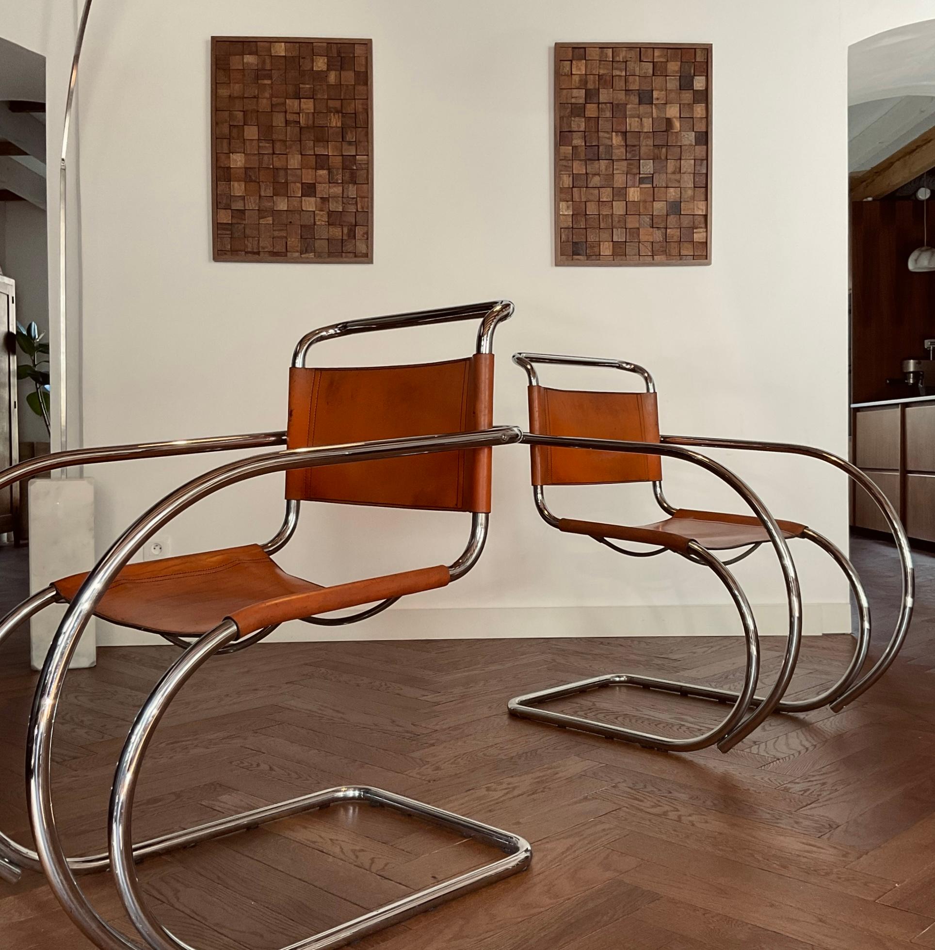 Par de fauteuils MR20 de Ludwig Mies van der Rohe edición de los años 70 en venta 5