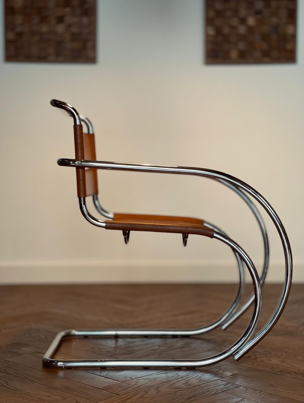 Par de fauteuils MR20 de Ludwig Mies van der Rohe edición de los años 70 en venta 1