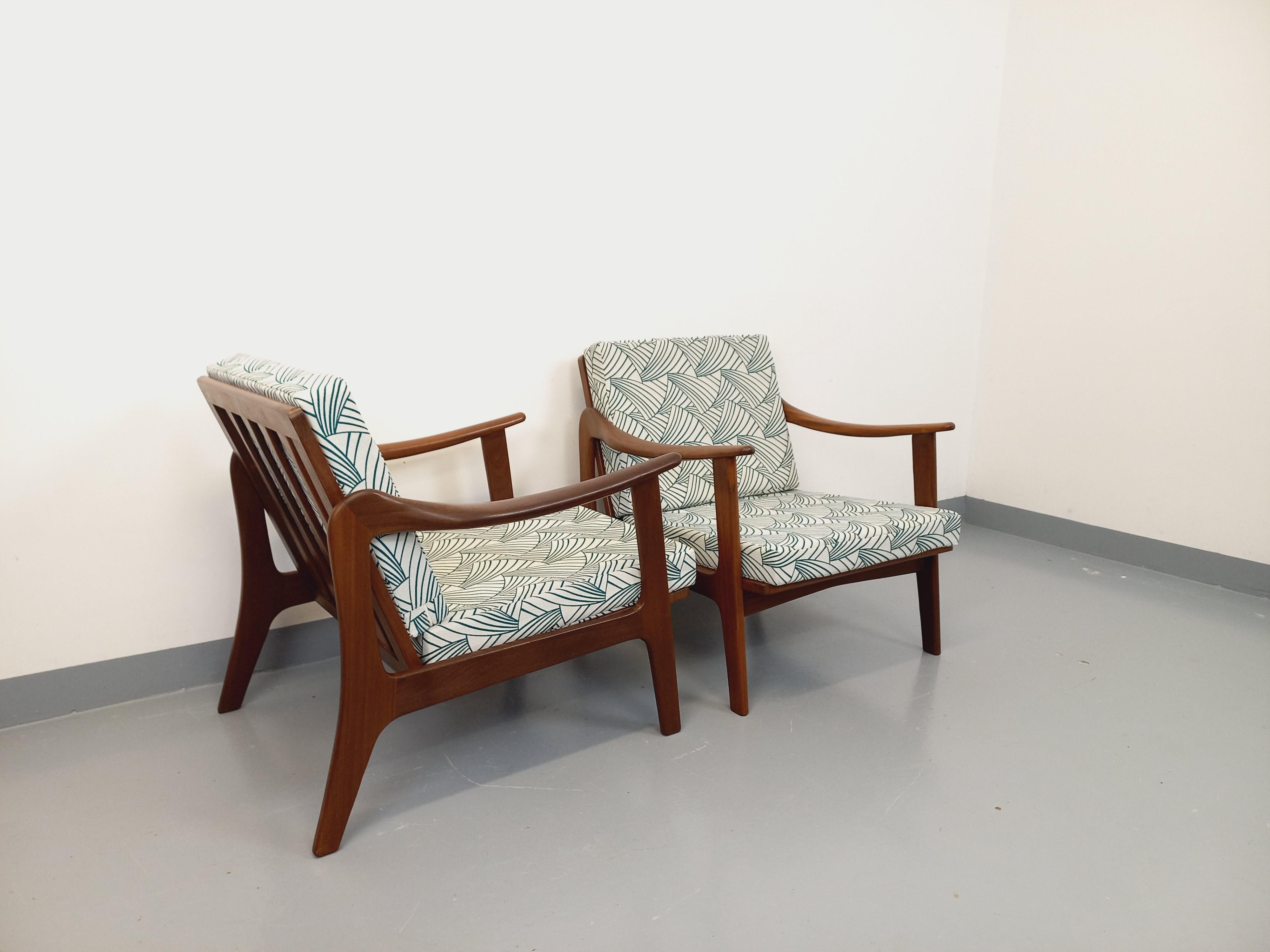 Teak Paio di mobili scandinavi vintage Arne Wahl Iversen per Komfort en teck in vendita