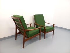 Paire de fauteuils scandinaves vintage en teck et tissu vert des années 60