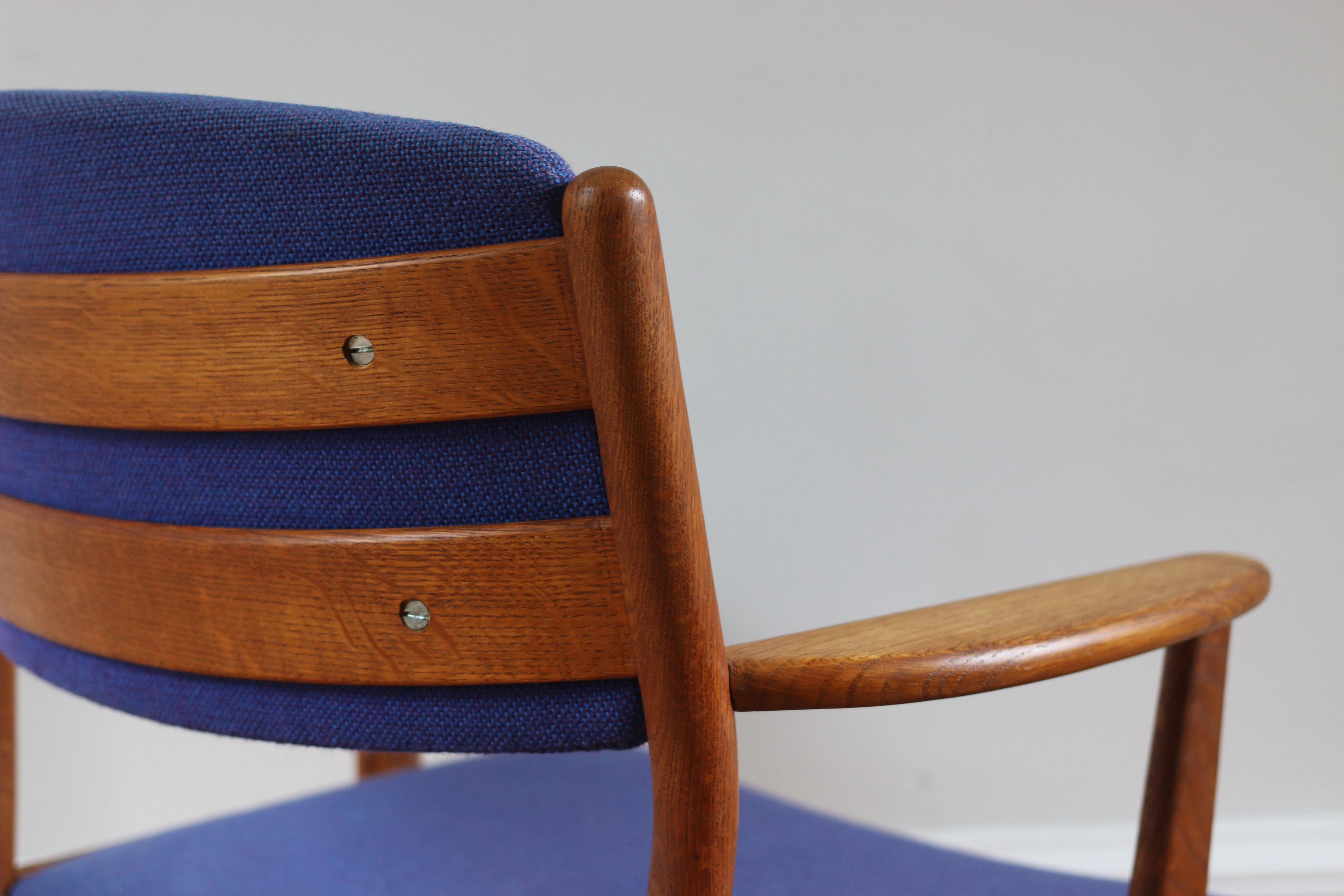 Paire de fauteuils scandinaves vintage Poul Volther J72 en chêne, 1960 For Sale 1