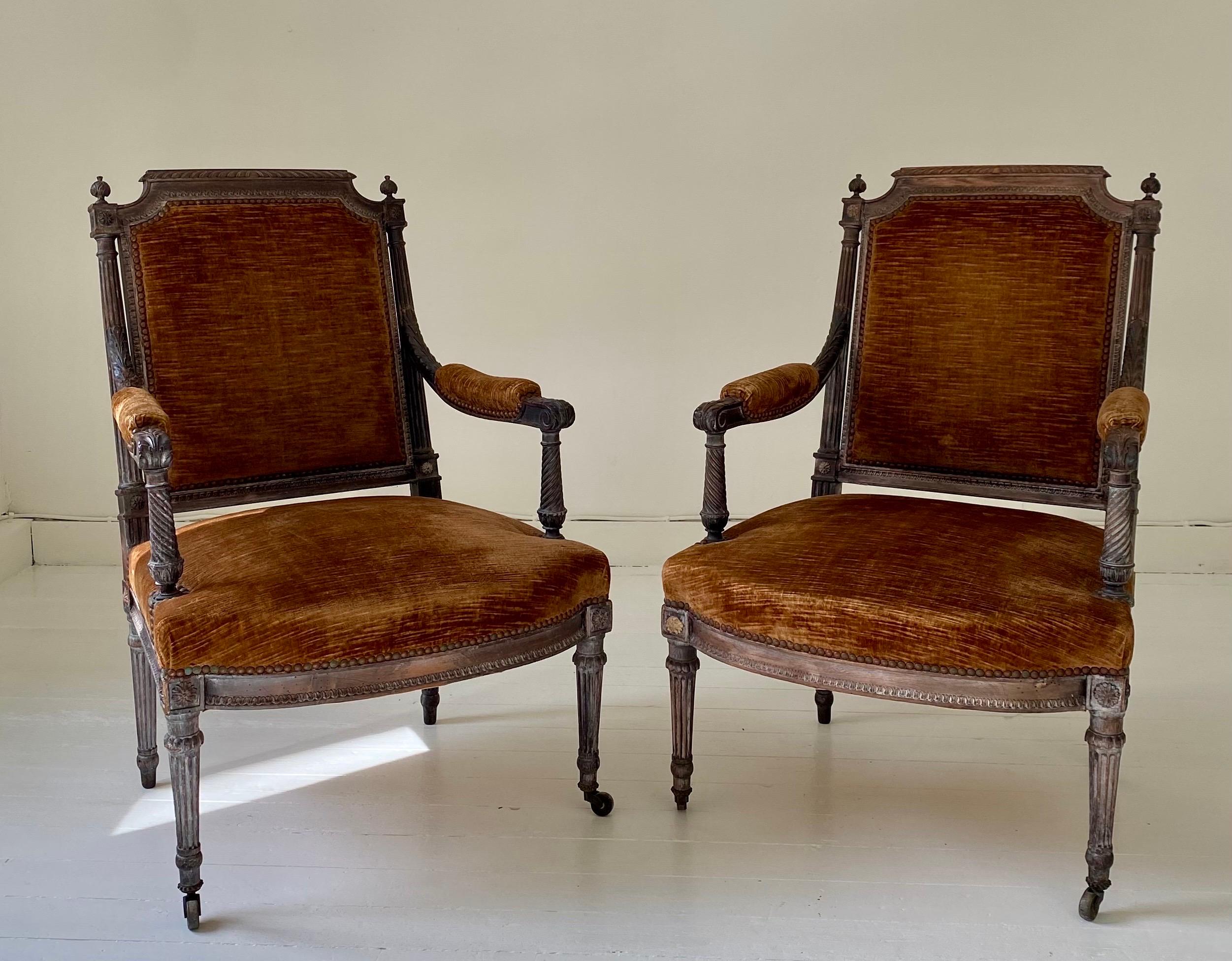 Paire de fauteuils style Louis XVI For Sale 8