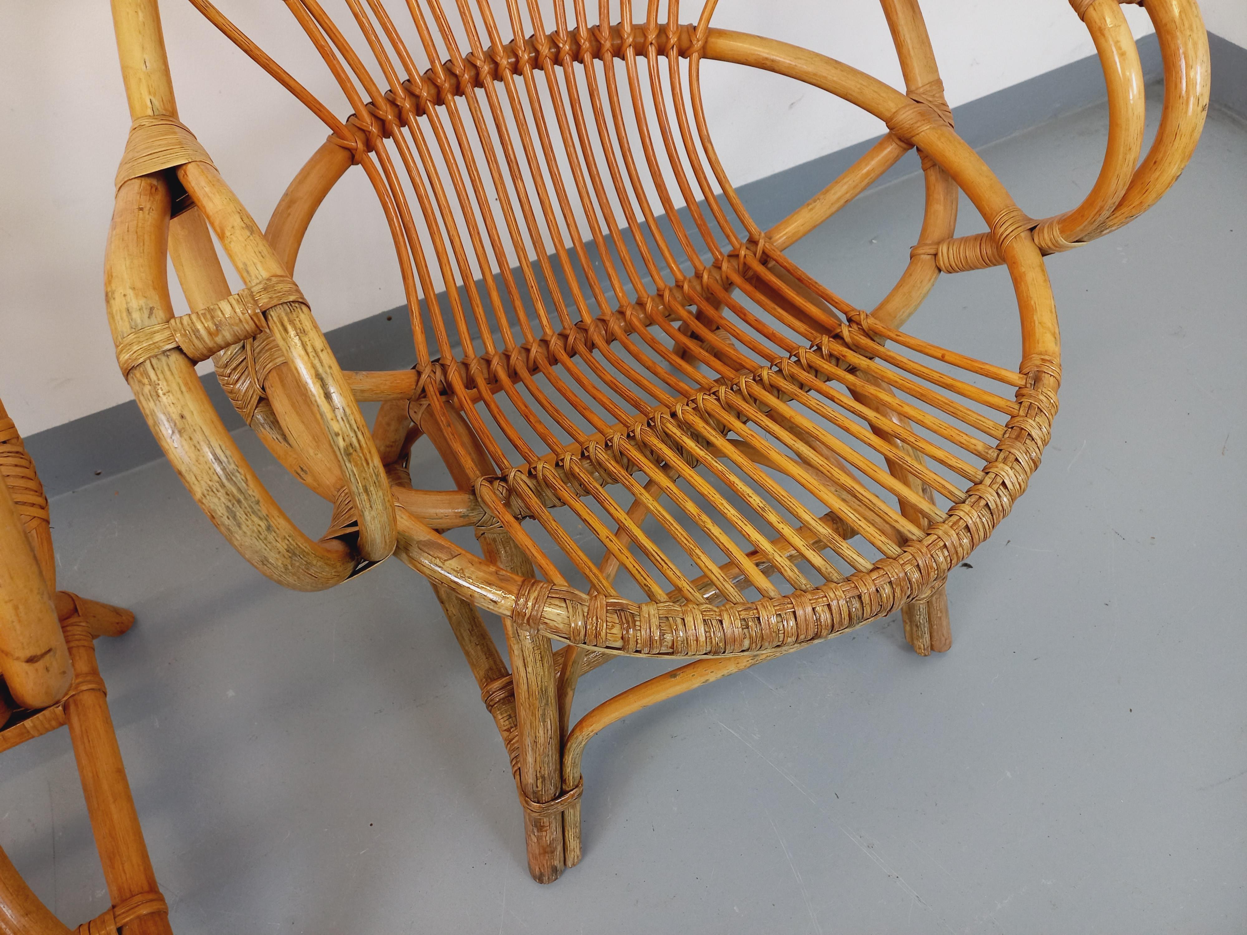 Paire de fauteuils vintage en rotin des années 60 en venta 3