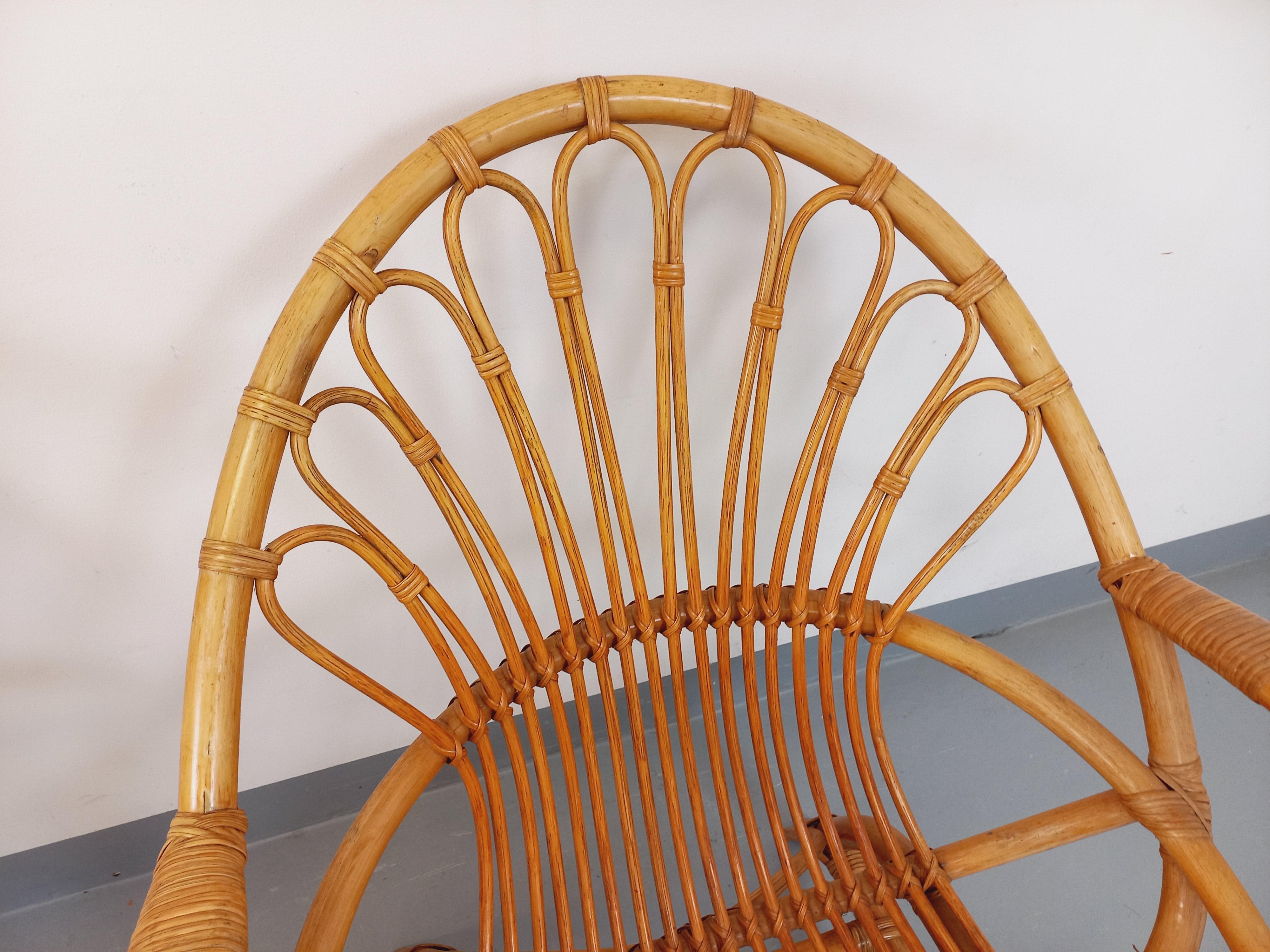 Paire de fauteuils vintage en rotin des années 60 en venta 4