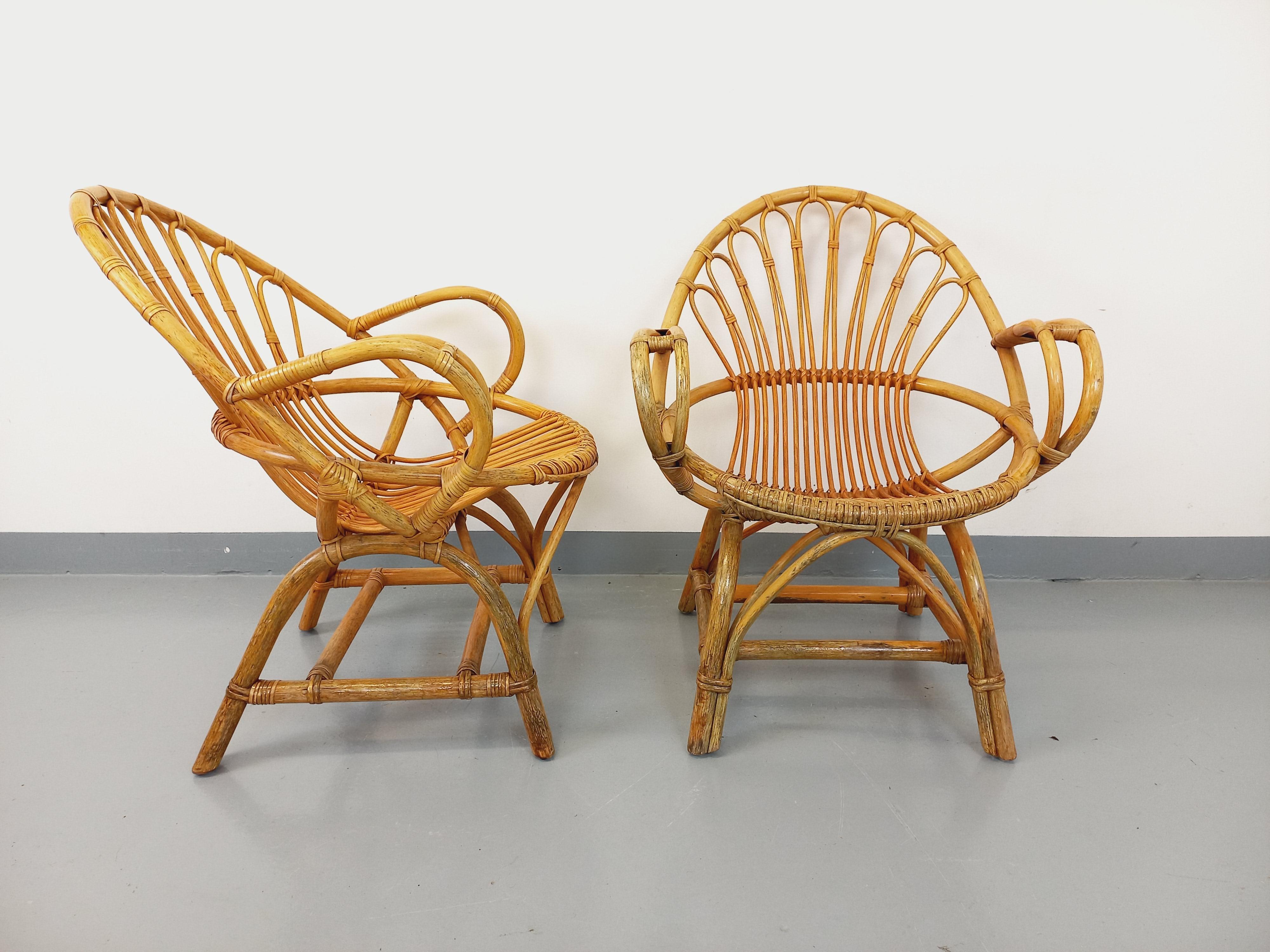Paire de fauteuils vintage en rotin des années 60 en venta 6