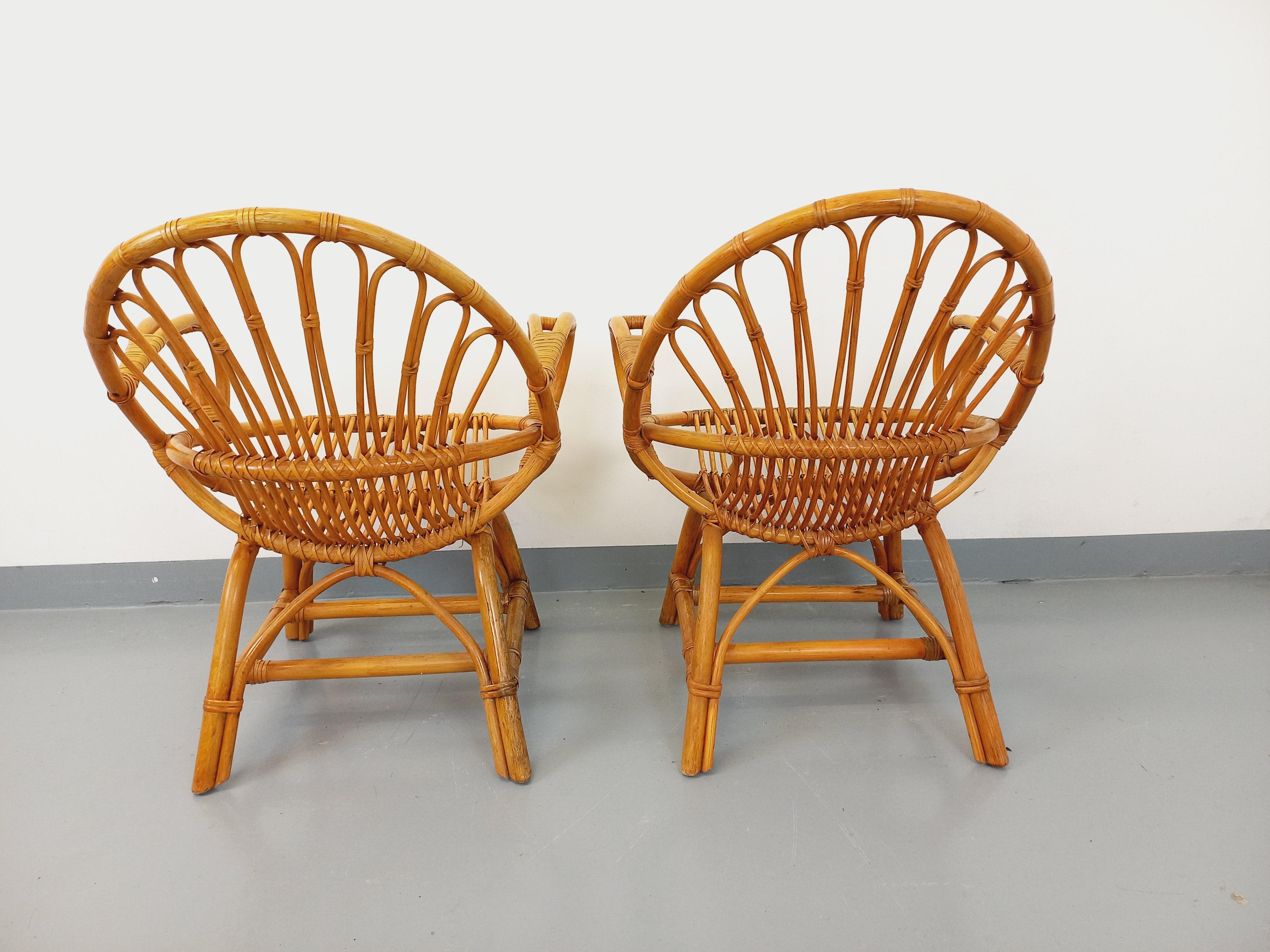 Paire de fauteuils vintage en rotin des années 60 en venta 9