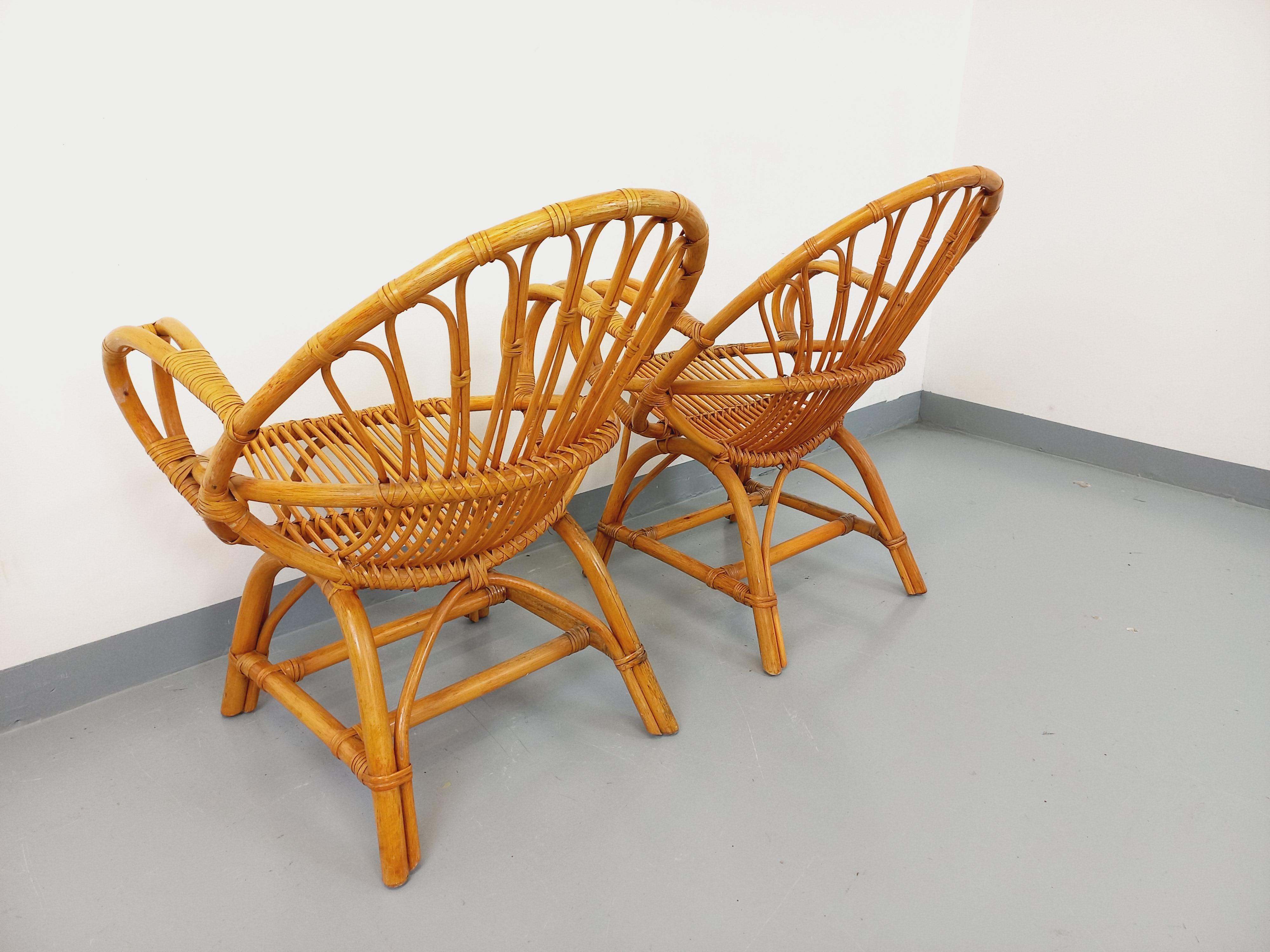 Paire de fauteuils vintage en rotin des années 60 en venta 10