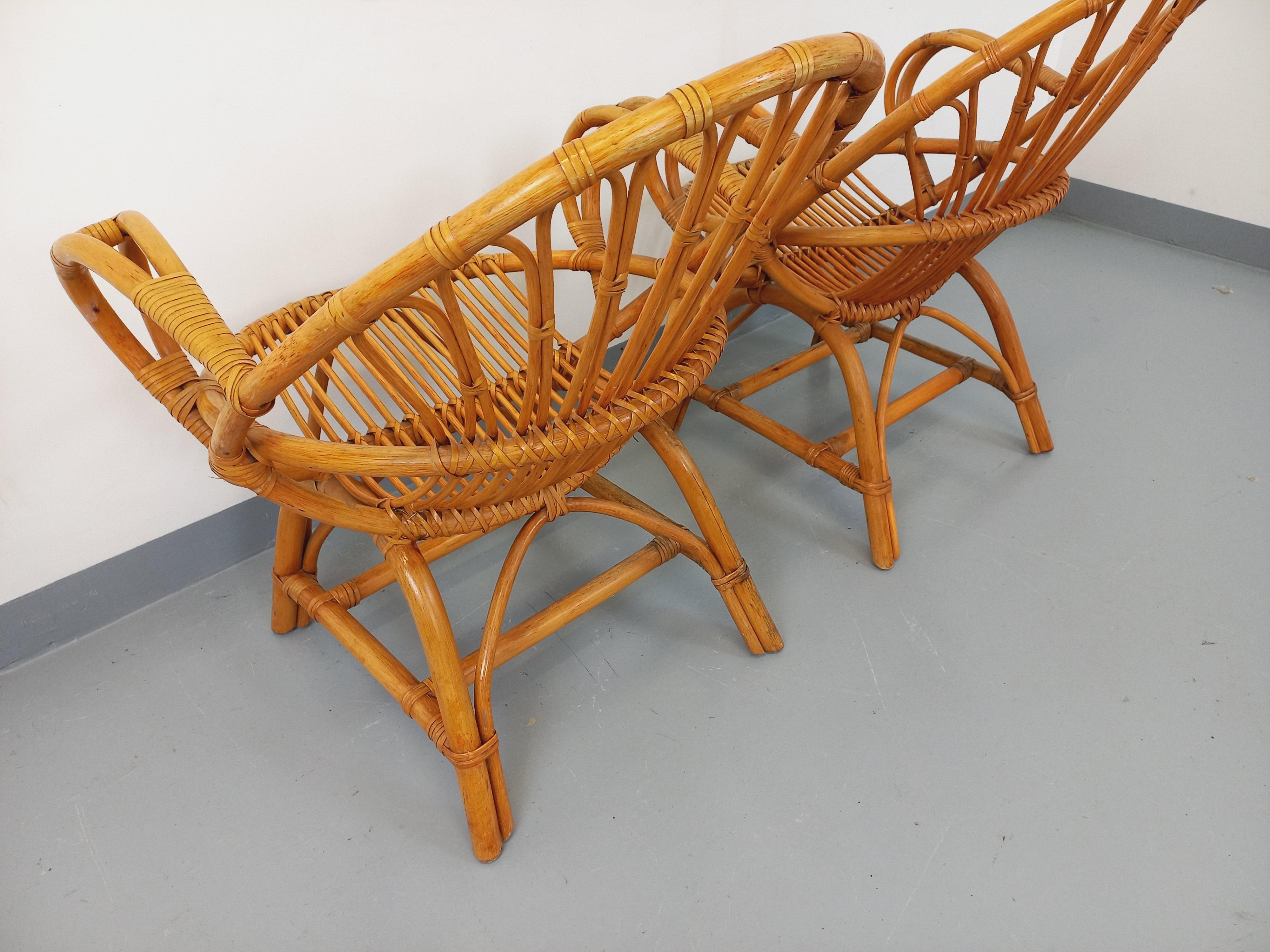 Paire de fauteuils vintage en rotin des années 60 en venta 12